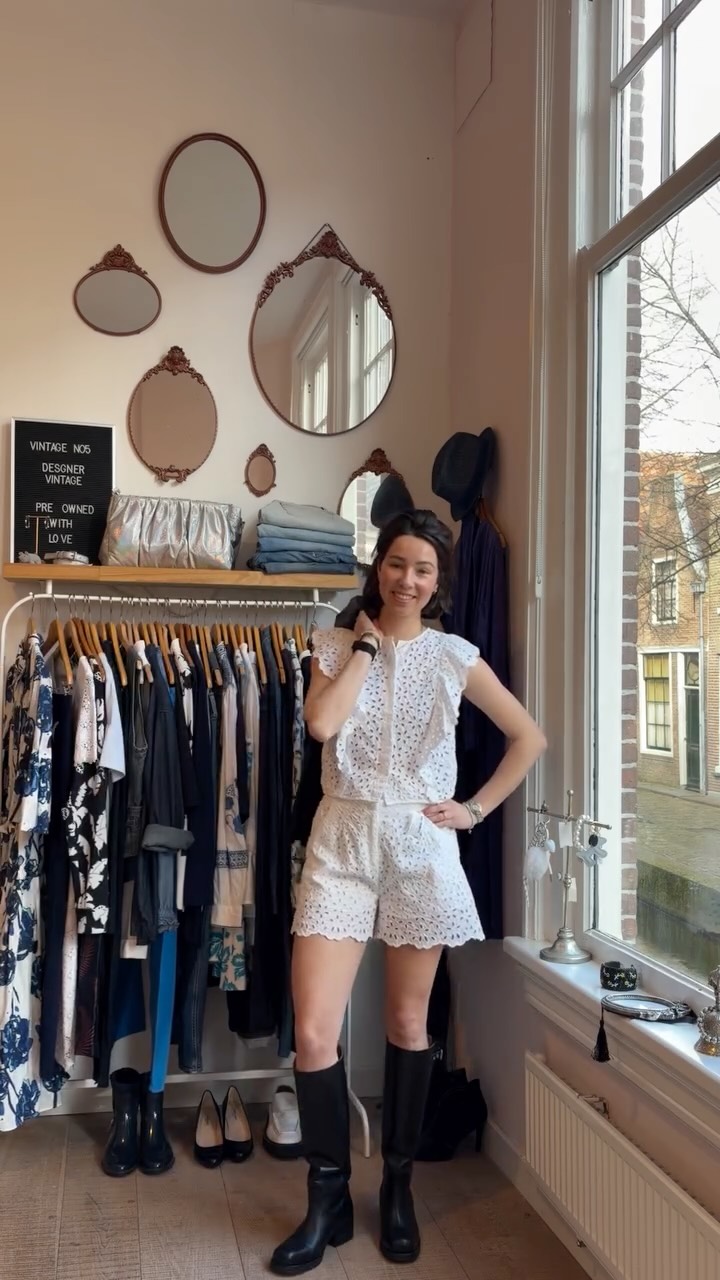 Outfit inspirationโจ all the items are available in store๐ #vintageboutique #vintage #designervintage #alkmaar #oudestad