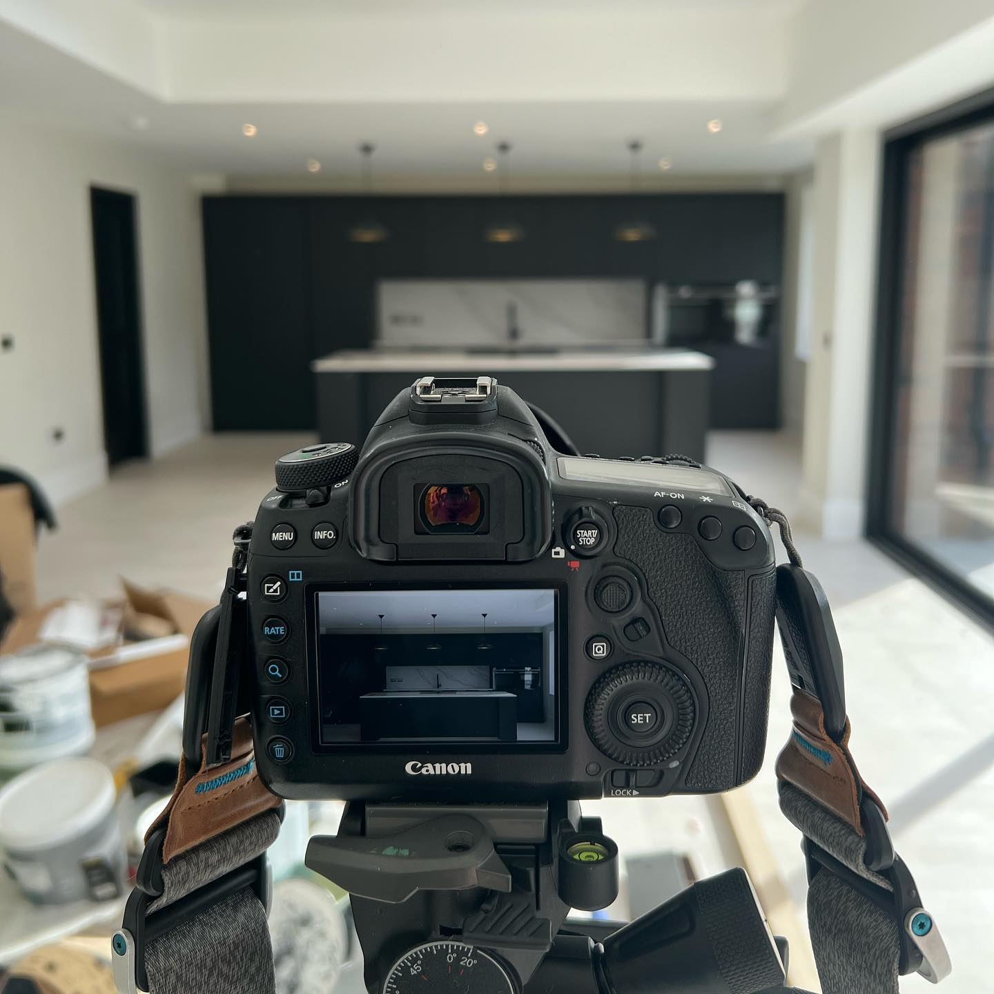 Behind the scenes today with the lovely @cwphotographyuk photographing this fantastic kitchen which is finally completed 📸 looking forward to seeing the final shots!
#lucyvictoriadesigns #interiordesign #interiors #contemporarykitchen #blackandgold #marblequartzworktops #kitchendesign #developer #behindthescenesphotoshoot #photographer #LVD