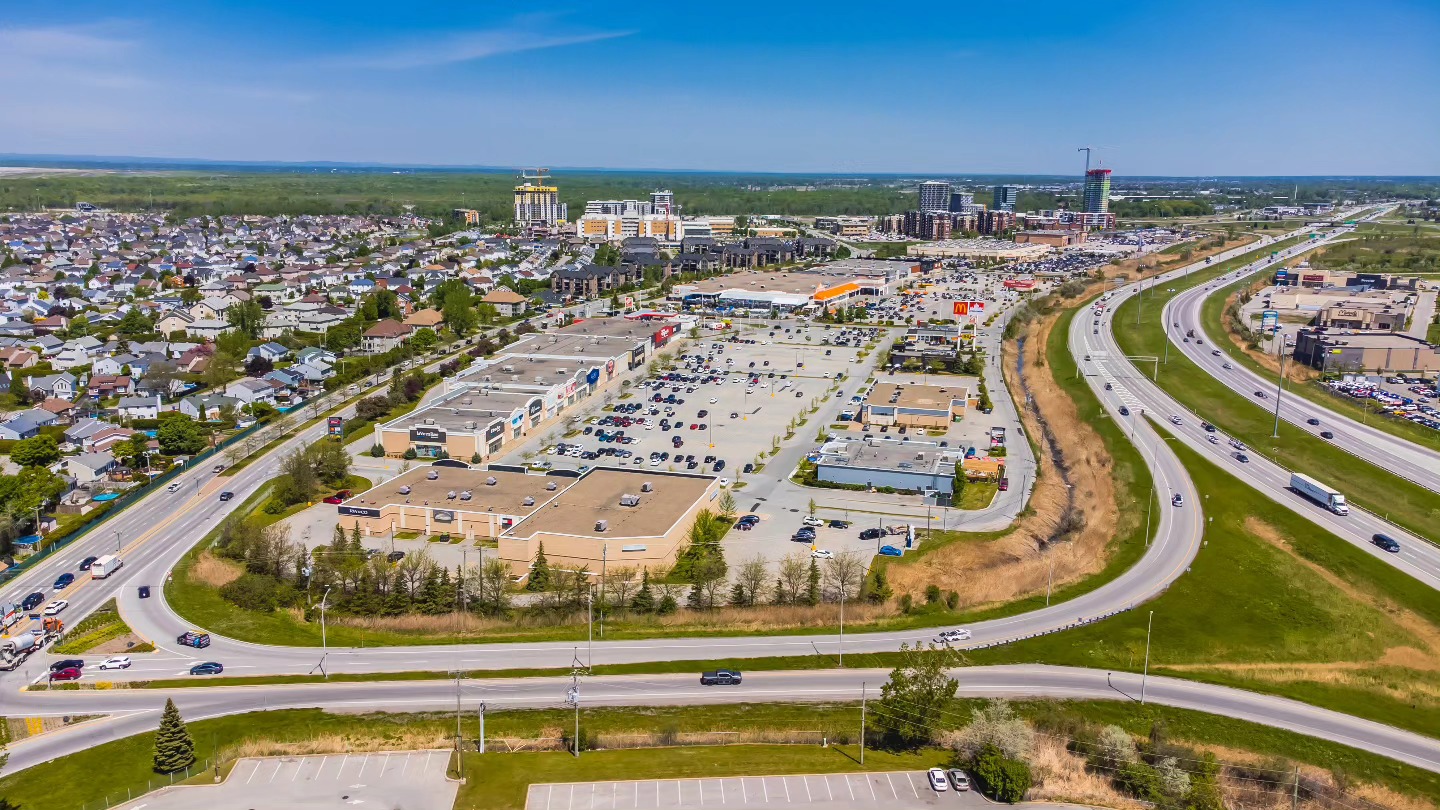 Recognize any of these strip malls? 😜
Amazing aerial views of some of the properties we shot for @firstcapitalreit in Montreal and its surroundings.