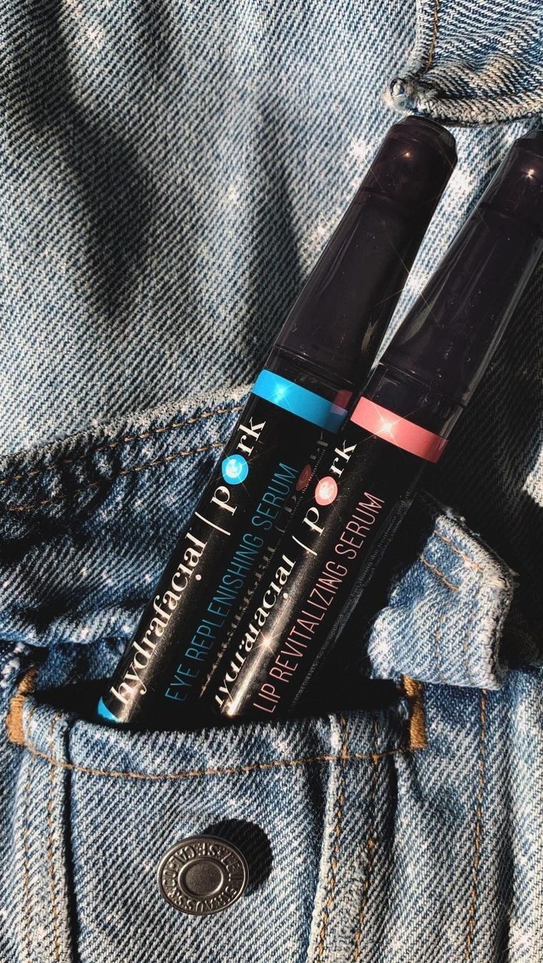 Add on our Lip Perk to your HydraFacial treatment for instantly smoother, hydrated lips.
Gently exfoliates + infuses peptides to restore softness ๐