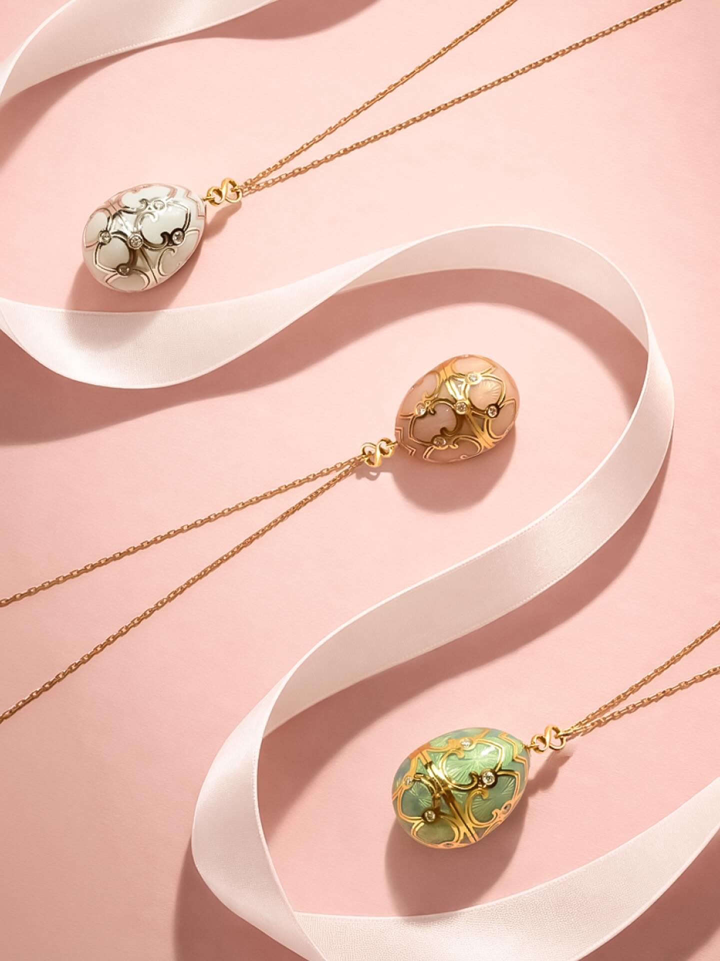 Three Fabergé egg pendants, each a miniature expression of artistry, elegance, and timeless charm.
Delicate in scale yet rich in detail, these pieces capture the beauty of fine craftsmanship in every curve.
A refined collection for those who appreciate the exceptional.
📞 012 460 7231
📧 mmf@alexa.co.za
🌐 www.viennajewellers.com
#ViennaJewellers #Faberge #FabergeEgg #FabergePendant #LuxuryJewellery