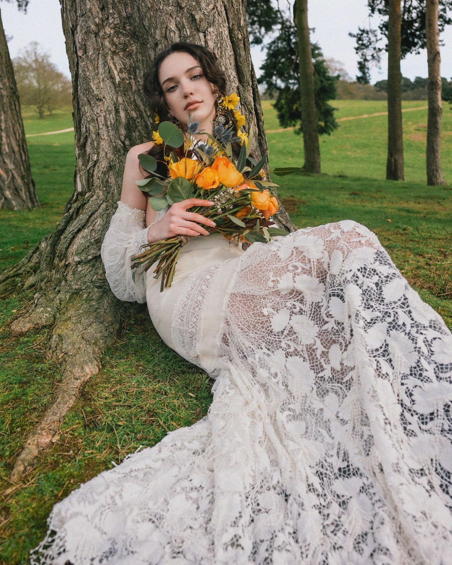 // The Siren’s Script //
兜一大個圈來來回回走過好一段時光。
問我最大的興趣是什麼?我想我還是喜歡埋頭苦幹去設計自己喜歡與想保留的感覺與設計。
若問我最想做到的創作與理念,
我會說
並不是最新或者最快最多產量。
而是一件十年、二十年甚至跨世代,
依然值得留下依然眼前一亮的作品。
一件無論任何時候都以為是新作不過時的作品💛
After a long journey, I’ve come back to what matters: designing feelings I want to keep.
My goal isn‘t ’new‘ or ’fast‘—it’s ’timeless.‘ I want to create pieces that feel like new discoveries ten, twenty, or fifty years from now. Design that never fades💛
PHOTO | @leflefphoto
—
《𝐒𝐢𝐥𝐞𝐧𝐭𝐒𝐢𝐫𝐞𝐧. & 𝐋𝐞𝐟𝐥𝐞𝐟 | 𝐒𝐡𝐨𝐨𝐭𝐢𝐧𝐠 𝐏𝐚𝐜𝐤𝐚𝐠𝐞 》ɪꜱ ᴀᴠᴀɪʟᴀʙʟᴇ ɴᴏᴡ.
🇬🇧𝐔𝐊 | ᴀʟʟ ʏᴇᴀʀ
🇭🇰𝐇𝐊 | OCT 2026 - JAN 2027
🇫🇷È𝐳𝐞/𝐍𝐢𝐜𝐞 / 𝐌𝐞𝐧𝐭𝐨𝐧 | 20-26 July 2026
ꜰᴏʀ ꜱʜᴏᴏᴛɪɴɢ ɪɴ ᴏᴛʜᴇʀ ᴇᴜʀᴏᴘᴇᴀɴ ᴄᴏᴜɴᴛʀɪᴇꜱ, ᴘʟᴇᴀꜱᴇ ꜰᴇᴇʟ ꜰʀᴇᴇ ᴛᴏ ᴇɴQᴜɪʀᴇ ᴜꜱ ᴏɴ ᴛʜᴇ ᴀᴠᴀɪʟᴀʙɪʟɪᴛʏ
—
HONG KONG LOCAL WEDDING DRESSS DESIGNER | 𝐇𝐀𝐍𝐃𝐌𝐀𝐃𝐄 𝐆𝐎𝐖𝐍 & 𝐀𝐂𝐂 |ᴍᴀᴅᴇ ɪɴ ʜᴏɴɢ ᴋᴏɴɢ
www.bysilentsiren.com
.
.
.
#hkbridalshop #madeinhongkong #bohobride #hkwedding #overseaprewedding