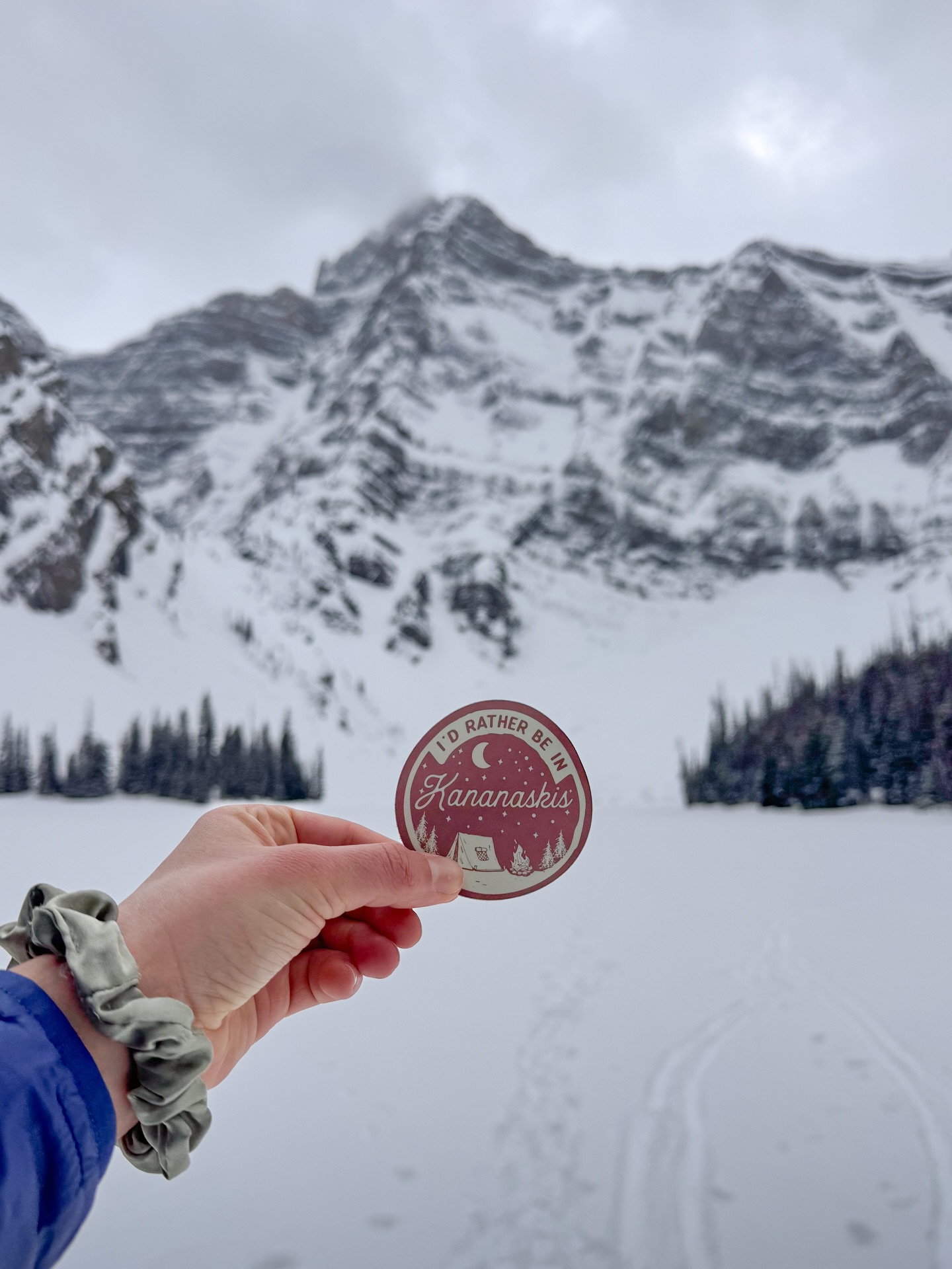 nothing more to say 🤷🏼♀️💛
Kananaskis is one of those places that had my heart instantly. It’s not just the sheer beauty that leaves you speechless in every season, it’s the variety of landscapes, the vibe, the wildlife, the rugged mountains, the hidden stories, and the people. Almost everyone you meet out here has a smile on their face, and I just love spending time here.
If you ever get the chance to visit Kananaskis, skip Banff and come here instead 🤫
and whoever designed this sticker: thank you ☺️
_____
#explorekananaskis #travelcanada #kananaskis #rockymountains #outdooradventures