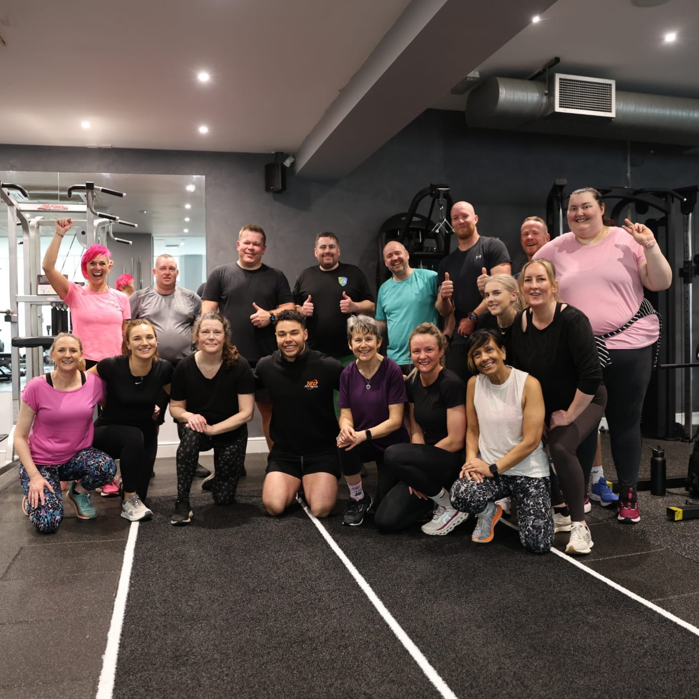 Saturday morning sender 🔥
Group PT session atmosphere was electric this morning
Conditioning Competition at the end was lively , awesome effort from everyone, another great turnout.
A solid end to the week 🫡
Have a good weekend everyone @@