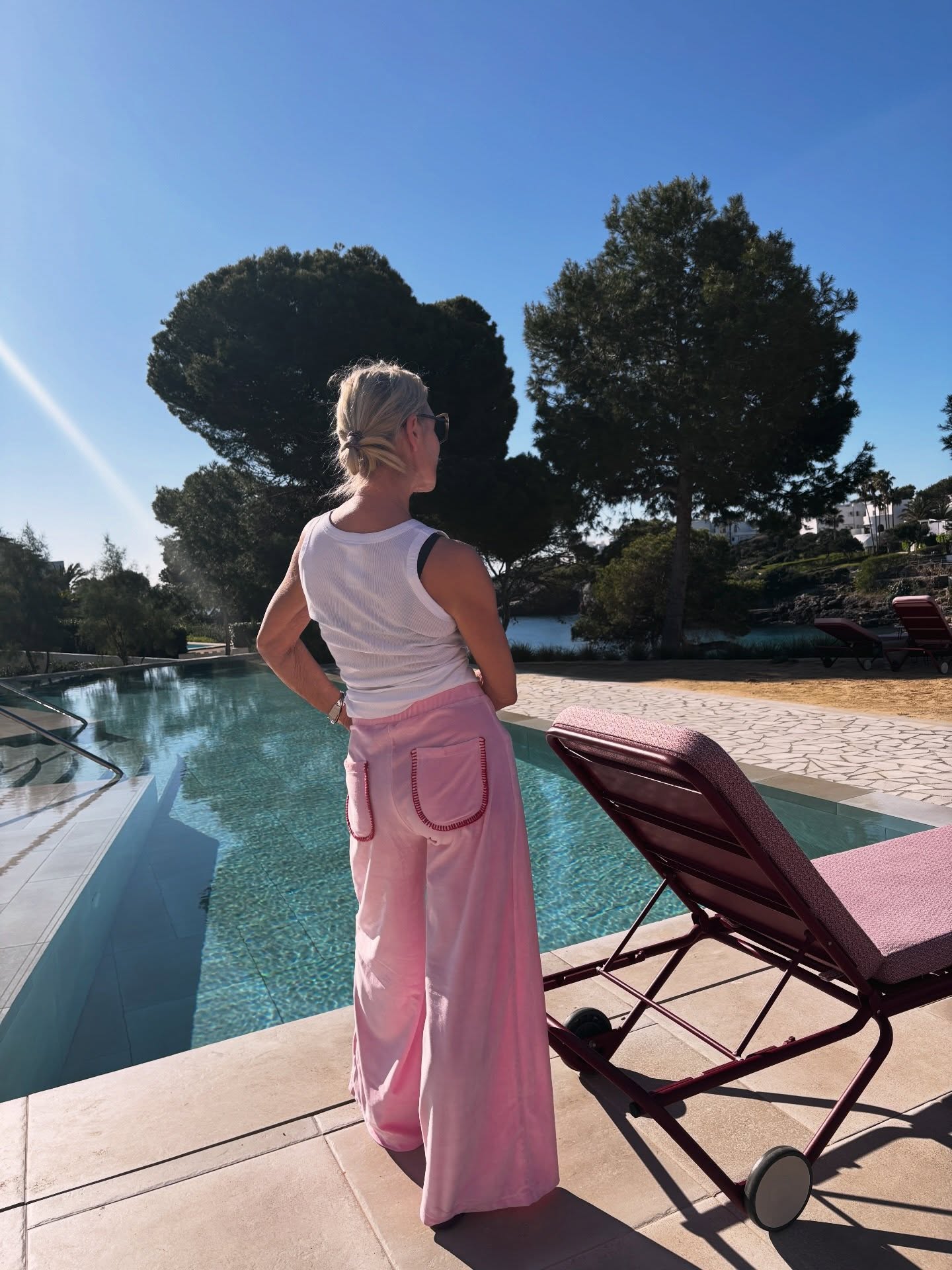 Living in my favorite pants this vacation 🌸
(available in my store 🫶🏻)
#holiday #fav #pants #familytime #happymood