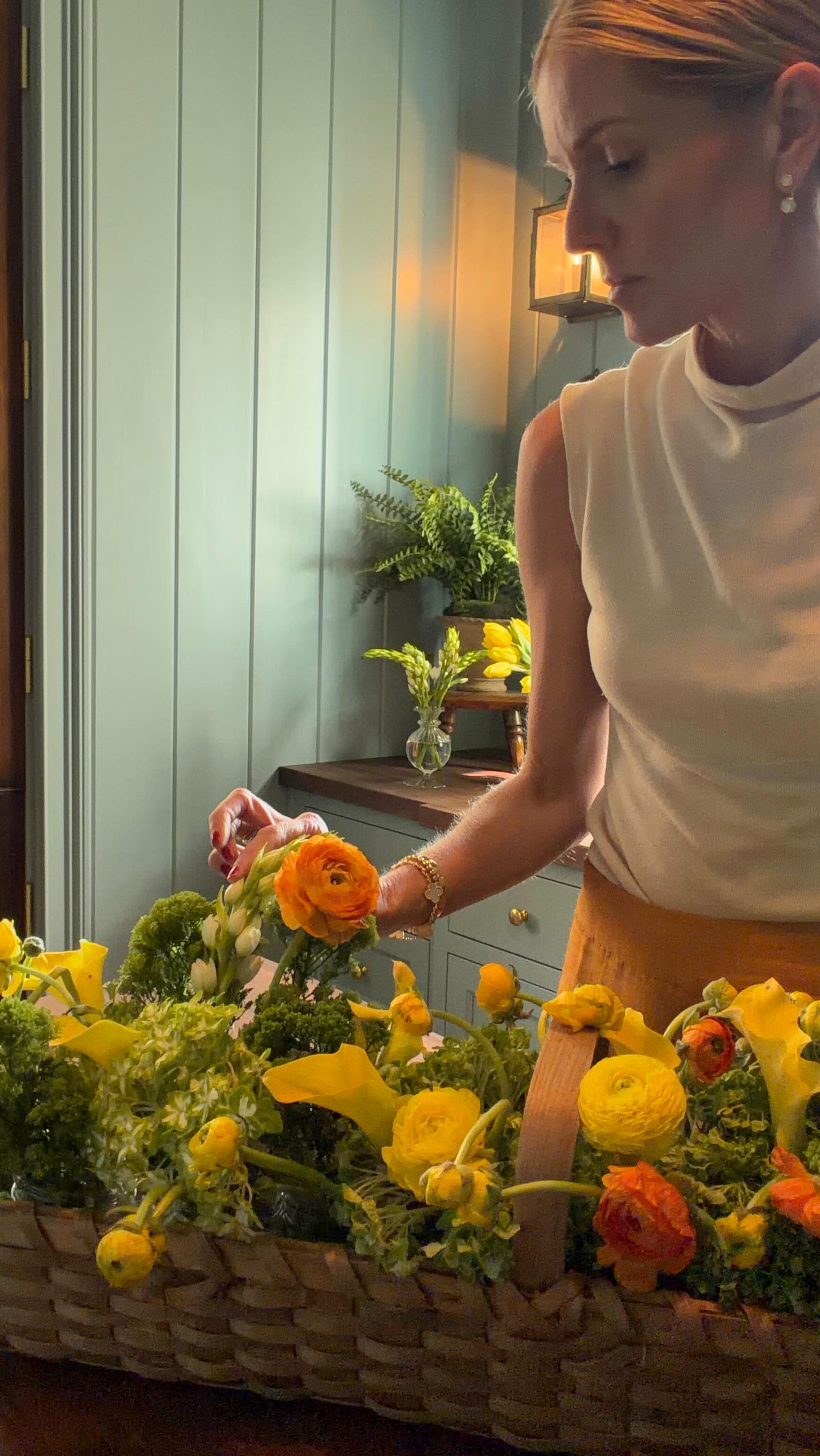 some table inspiration going into the Easter weekend. I can't remember where I got this long basket but it made for the prettiest arrangement for the kitchen island. using small mason jars throughout I was able to make the basket look overfilled with florals.