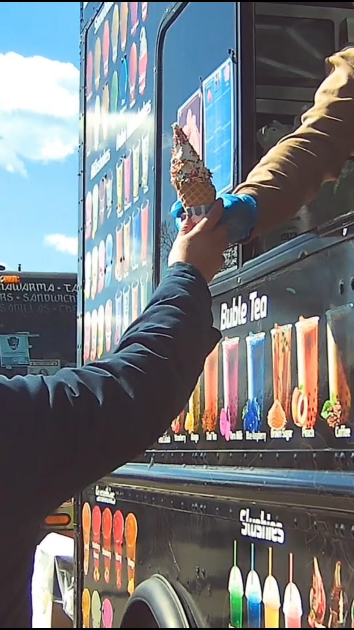 PSA: stop thinking you have to “earn” or “deserve” food.
If you’re craving the ice cream… have the ice cream. Even if it’s 30° outside.
Because here’s the reality—
the more you restrict, the louder the craving gets
the louder it gets, the harder it is to ignore
and that’s usually where the cycle starts
Instead:
be mindful
slow down
actually enjoy it
This is what building a healthy relationship with food looks like.
Not control. Not guilt. Not rules.
Just awareness + intention.
If cravings feel constant — look at your structure first, not just your willpower.
are you eating enough?
are your meals balanced?
are you under-eating earlier in the day?
Strong + capable isn’t just how you train—
it’s how you fuel, too. 🫡
——————
#foodrelationship #balancednutrition #mindfuleating #habitsmatter #familyvideos
🎥 CS8; link in bio for $$ off