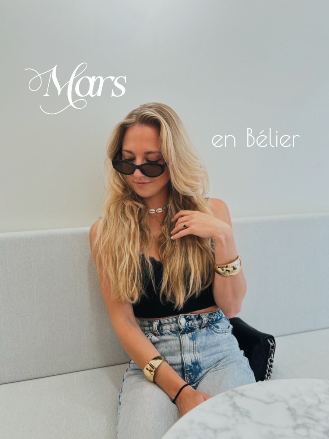 Mars entre en Bélier… et tout s’accélère 🔥
C’est le feu de l’action,
celui qui te pousse à prendre des décisions,
à initier, à oser, à avancer sans attendre.
Mais ce feu, mal maîtrisé,
devient impulsivité, colère, réactions à chaud.
Et avec autant de planètes en Bélier en ce moment…
l’énergie peut vite devenir brutale, excessive, incontrôlable.
Tu peux ressentir une envie de forcer,
de reprendre le contrôle,
d’aller trop vite.
Mais attention :
tout ce qui est déclenché dans la précipitation
peut aussi se détruire aussi vite.
Le vrai travail, ce n’est pas de te calmer.
C’est d’apprendre à canaliser ta puissance.
Parce que Mars en Bélier ne fait pas dans la demi-mesure.
Soit tu crées.
Soit tu exploses.
#astro #girlboss #belier