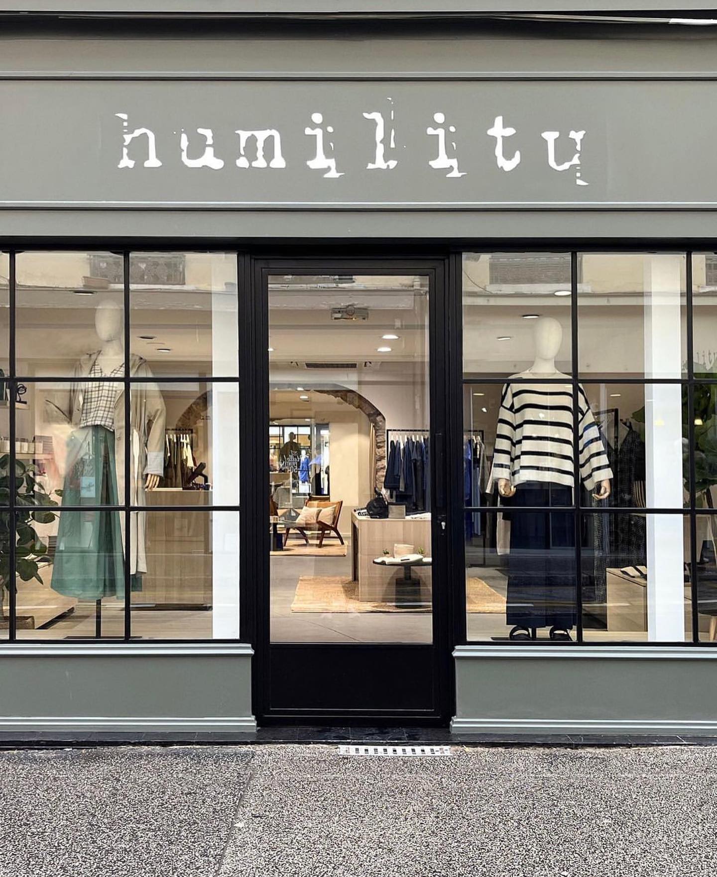 The first ever @humilityofficiel boutique in Lyon 😍 discover modern femininity with clean structured lines.
.
.
.
.
#timeless #modern #feminine #clean #boutique #structure #wardrobe