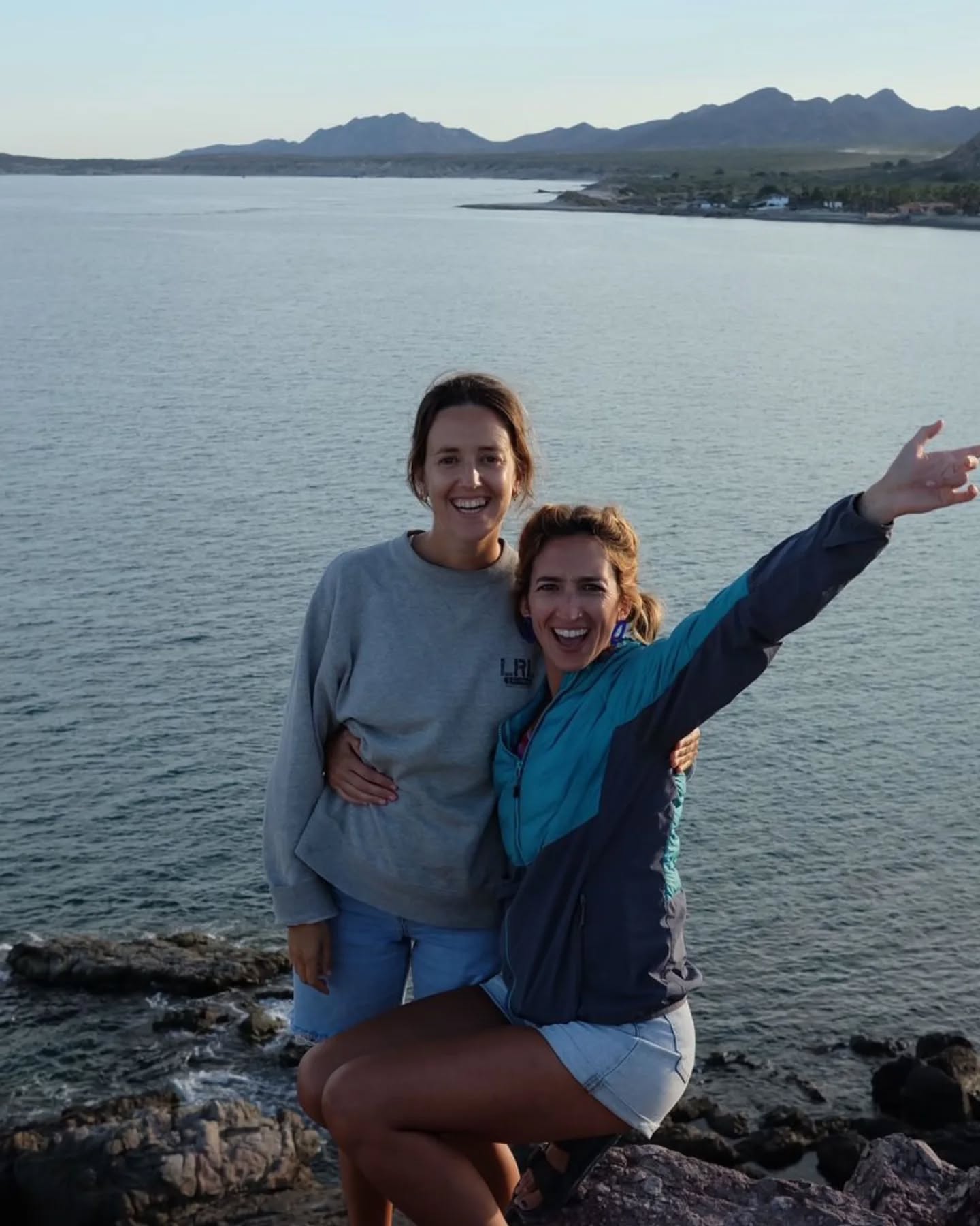 Cuando nos preguntan cómo empezó Nakama.
La historia oficial: un viaje a Latinoamérica que nos transformó.
La verdad: con un mensaje de WhatsApp.
"He tenido una idea. Luego te llamo."
"I’m in!"
Eramos amigas, ahora somos socias y amigas🫰🏼
#nakama #emprendimiento #proyecto #viajesengrupo