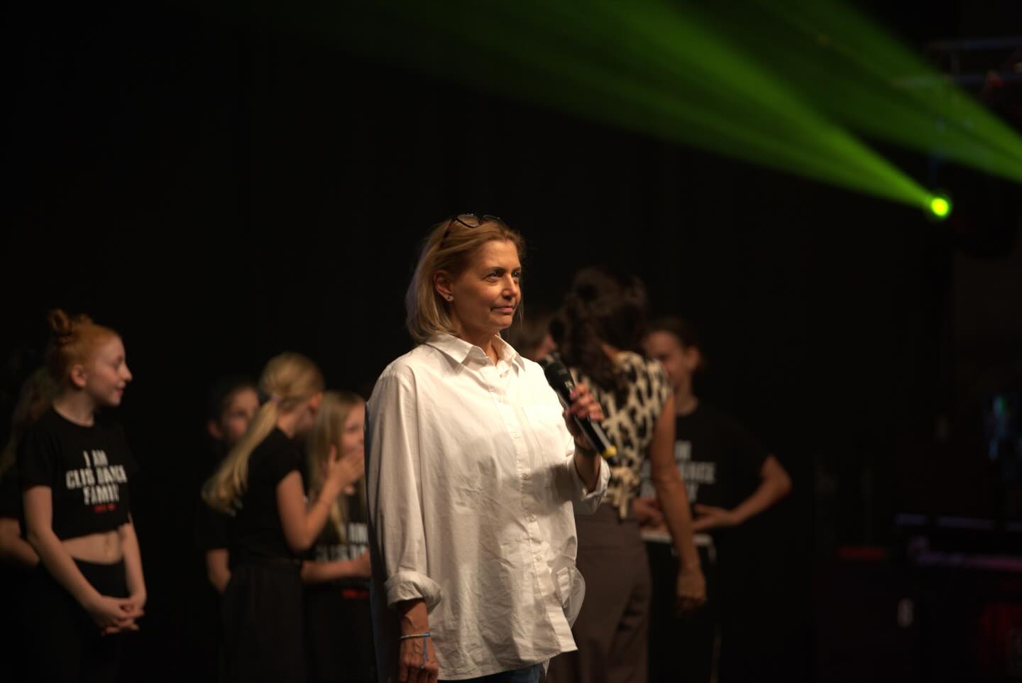 Dnes oslavuje narodeniny človek, bez ktorého by Clis neexistoval. 🤍
Ivett, ďakujeme Ti za všetko, čo si vytvorila… a čo stále tvoríš. Za energiu, čas, trpezlivosť, vášeň aj srdce, ktoré do nás každý deň vkladáš.
Sme hrdí, že môžeme byť súčasťou niečoho, čo má tak silné korene a dušu.
Prajeme Ti všetko najlepšie k narodeninám – nech sa Ti vracia všetko dobro, ktoré rozdávaš. ✨
S láskou
Tvoja tanečná rodina 🤍