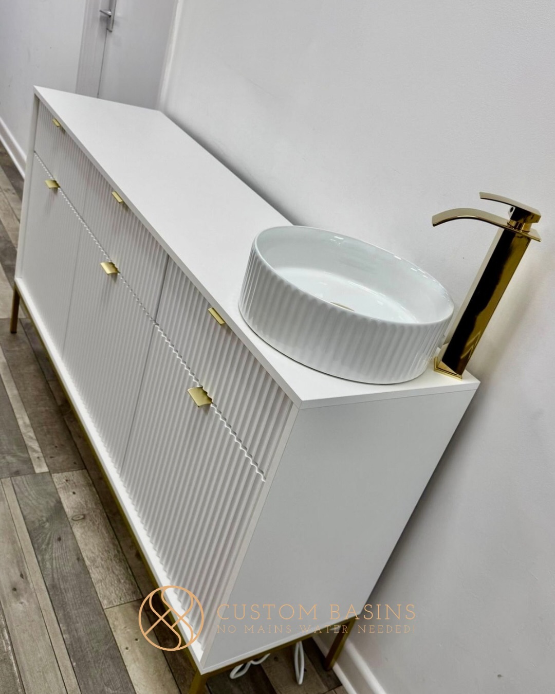 We interrupt your Easter egg eating to share this stunning bespoke unit!
Honestly, it’s a real centrepiece… a 1.54m matte white ridged unit, finished with shiny gold tap and accessories and a statement basin to match 🤩
Definitely designed to look the part, while working just as a regular sink would 👌🏼
Open it up and you’ll find a clean, organised internal setup, with drawers and shelving for all of our customer’s essentials, and everything neatly tucked away to keep that sleek finish 🙌🏼
✔️ Hot & cold running water
✔️ Consistent pressure every time
✔️ No mains connection needed
Our bespoke units are perfect for those looking for something tailored to their space…
Need something larger? We’ve got you.
Want it to match your decor? We’ve got you.
Looking for something a bit different? We’ve got you 👏🏼
#portablesink #salon #clinic #airbnb #nomainswaterconnection