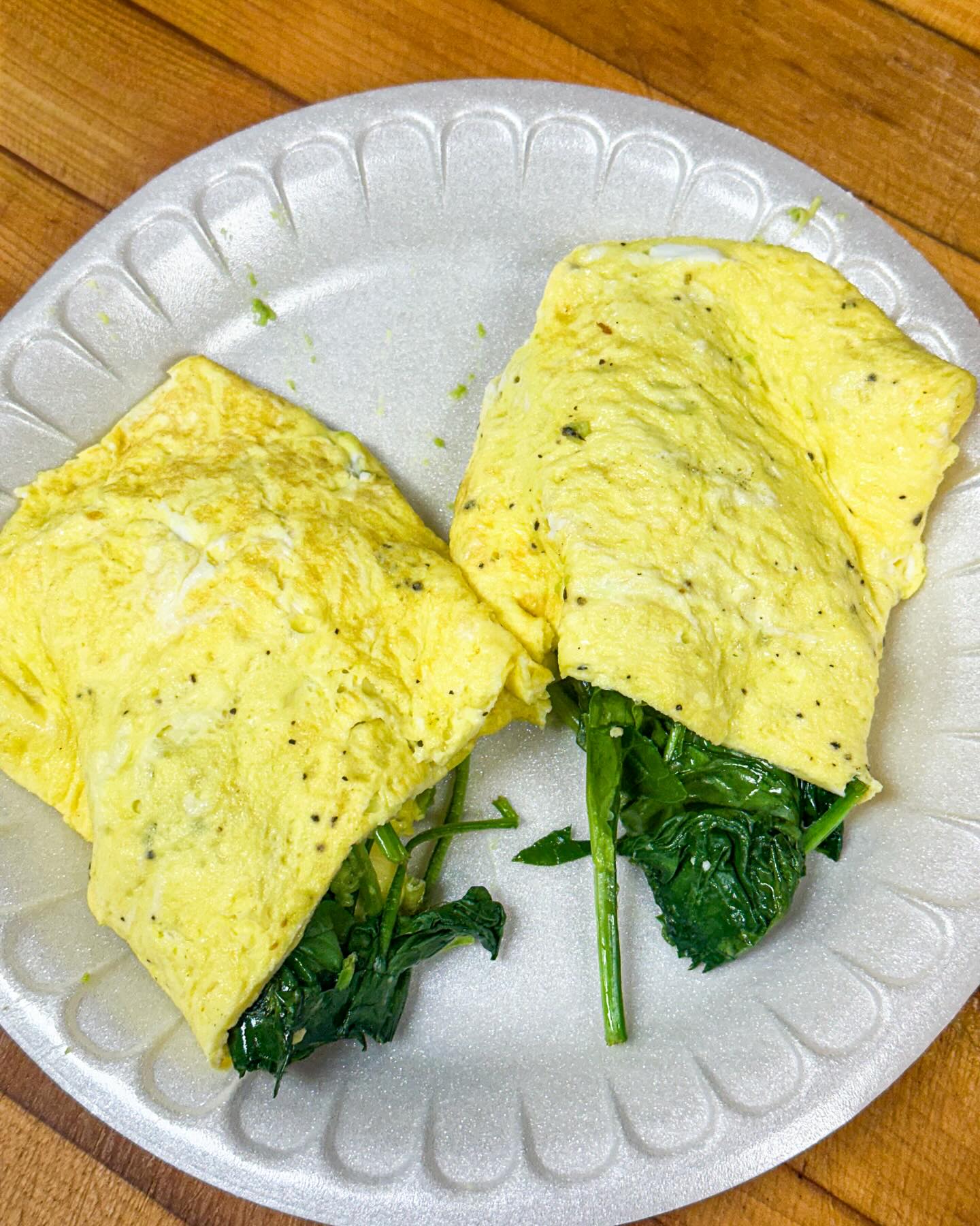 Veggies never looked this good 🍳🥑
Fluffy omelette packed with spinach and creamy avocado. Who’s starting their day with this? #CinosHotBagels
#omelette #deli #longisland #oceansideny