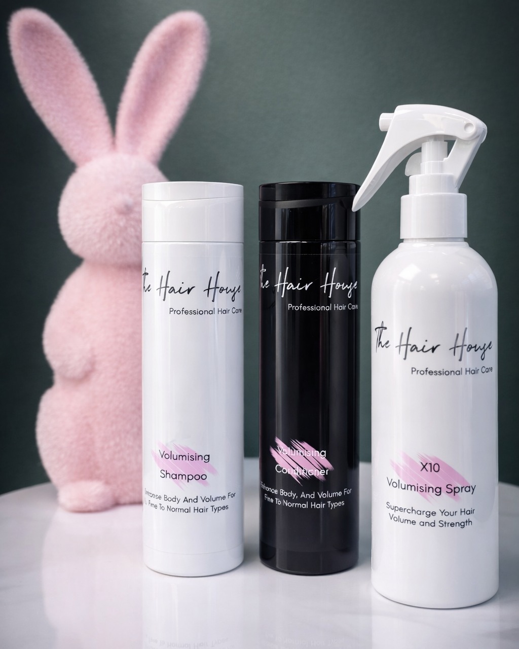 Bouncy, full-bodied hair starts here ✨
Our Volumising Shampoo gently lifts at the root while strengthening and adding texture — no heaviness, no flat finish.
Follow with our lightweight Volumising Conditioner to hydrate, smooth and boost natural movement without weighing the hair down.
Then finish with our X10 Volumising Spray 💨
A leave-in that thickens, strengthens and delivers long-lasting lift with flexible hold and shine.
This is your full routine for hair that feels fuller, looks healthier, and holds its volume all day 🤍
#volumisinghair #bighairenergy #salonhaircare #hairhouseedit #finehairsolutions #thehairhouse