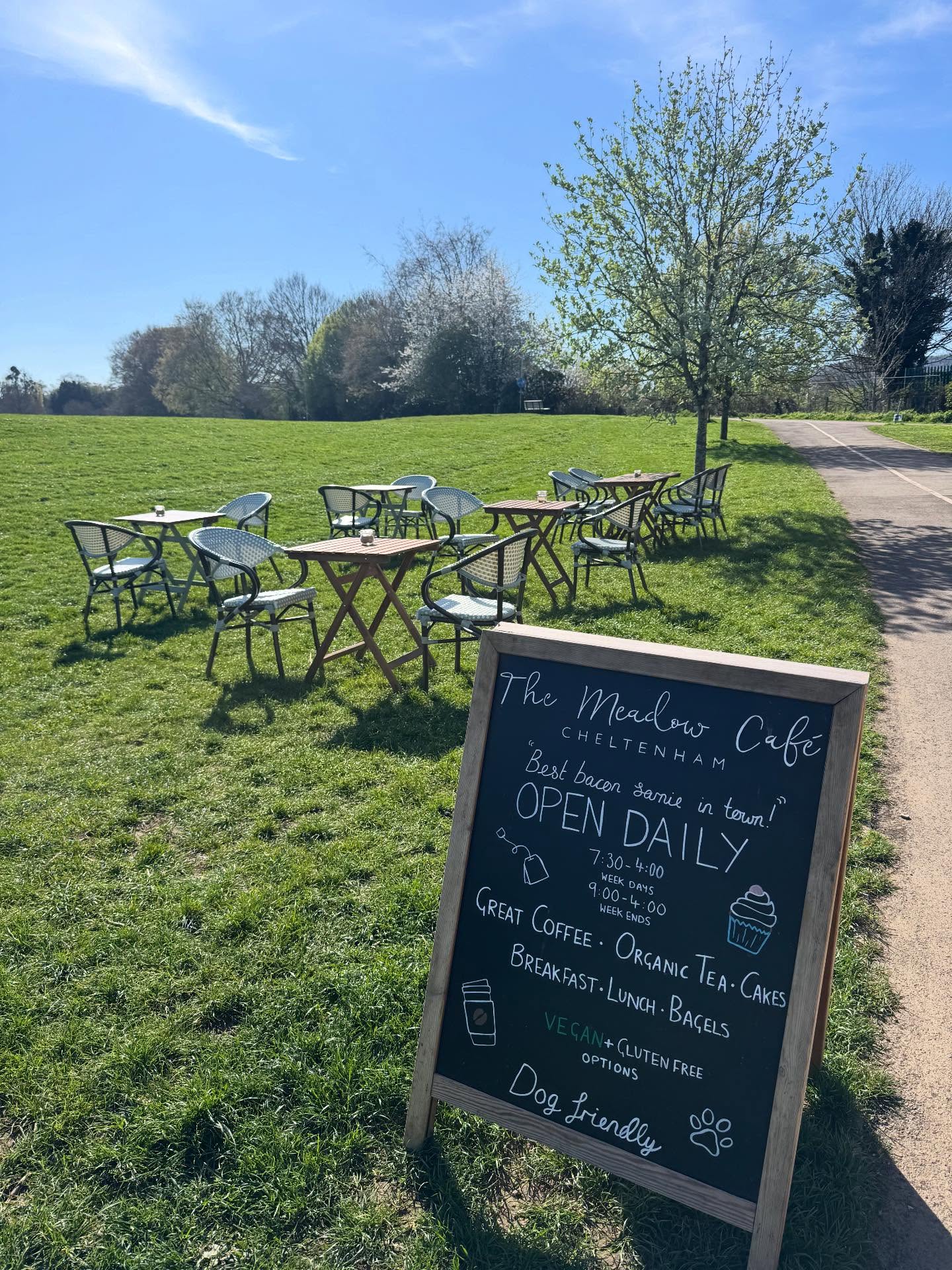 The sun is out and so are our meadow tables! 🌱☀️
Coffee tastes better outside ☕️✨