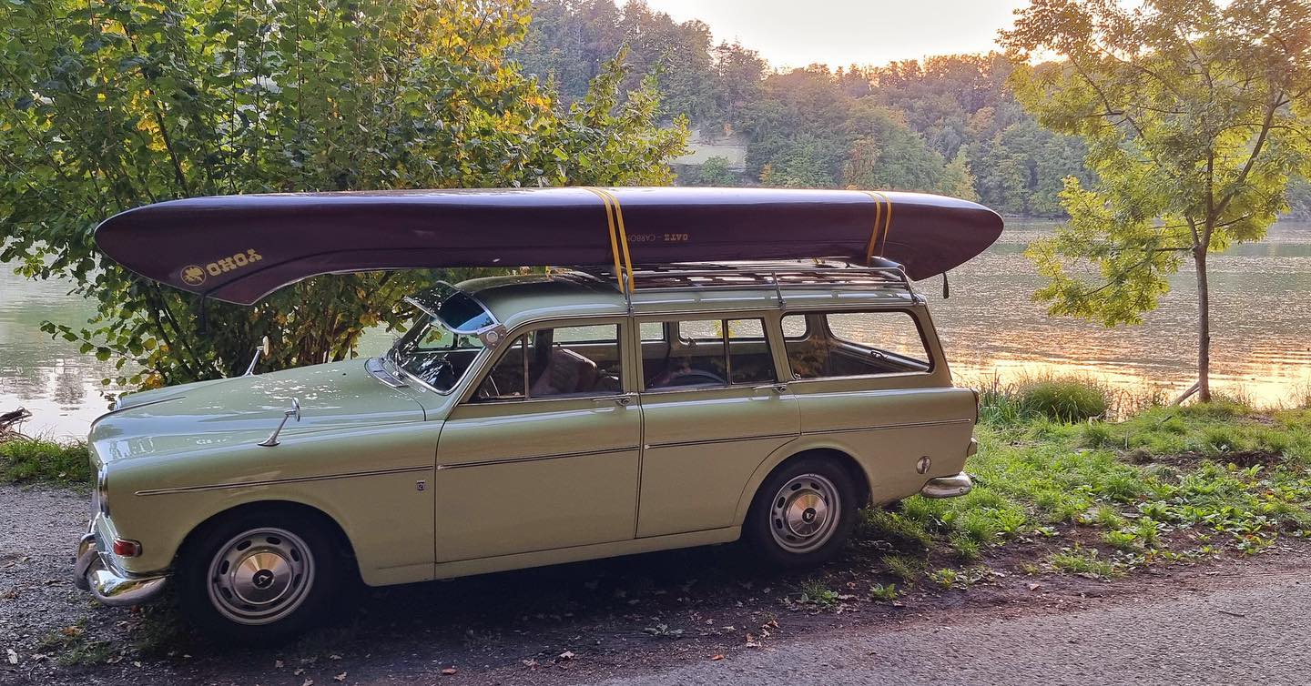 An diesem Volvo 220 Kombi durften wir folgende Arbeiten ausführen:
- Sitze neu beziehen
- Kofferraumverkleidung inklusive Teppich ersetzen
- Türdichtungen ersetzen
Vielen Dank für Ihr Vertrauen!
#volvo #volvo220 #oldtimer #volvoamazon #volvoclassic #classiccars #redblock #redblocksociety #drive #volvopower