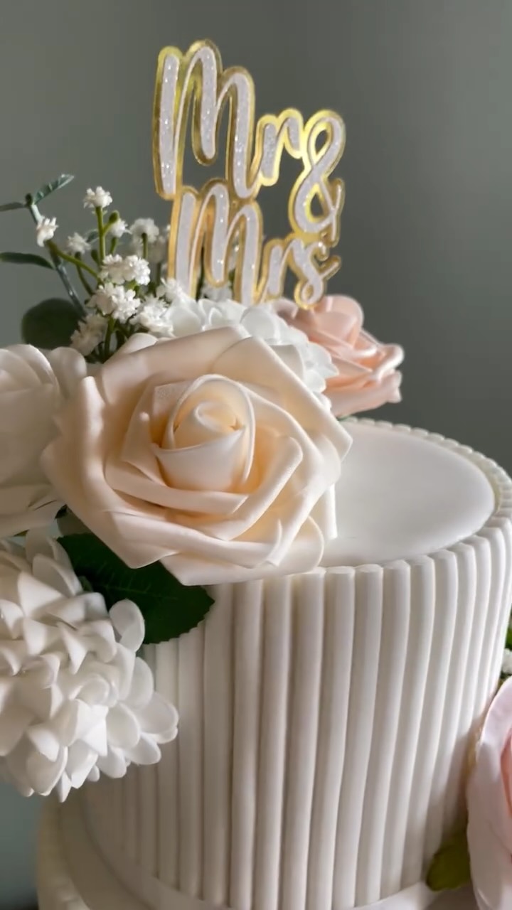 Soft, romantic elegance at its finest 🤍🌸
This timeless four-tier wedding cake was beautifully set up at @towerhillbarns featuring delicate vertical textures, blush tones, and a cascade of classic blooms for that effortlessly refined finish.
The floral accents bring a touch of romance and softness to the design - carefully styled for impact and elegance.
A perfect centrepiece for a dreamy countryside celebration ✨
#WeddingCake #NorthWalesWeddings #weddingday #ElegantWedding #WeddingInspiration