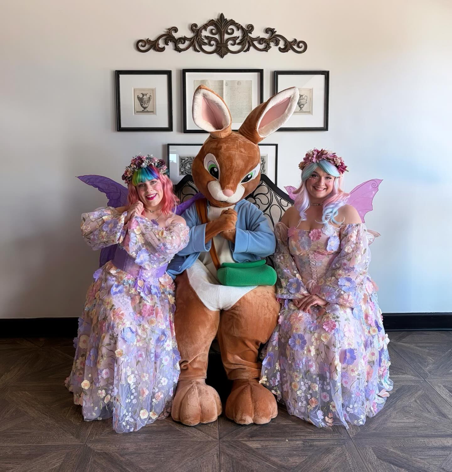 Our Easter Bunny & fairies had so much fun on their annual trip to @palosverdesgolfclub 🧚🏻♂️🧚🏻♀️ We hope everyone had a “hoppy” Easter!!🐰✨
.
.
.
#easterbunny #fairies #palosverdes #southbaymoms #happyeaster