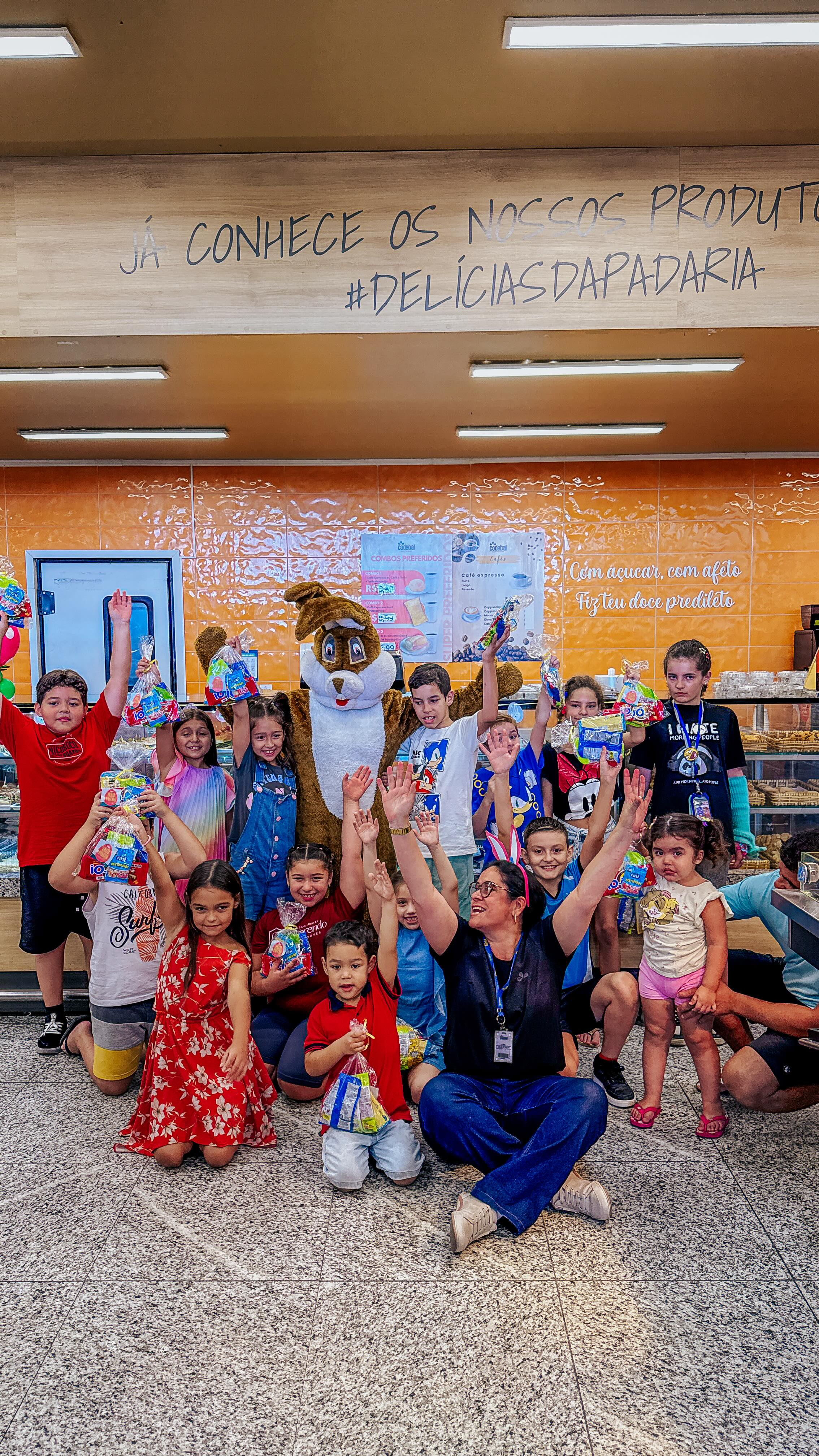 A Páscoa já chegou por aqui! 🐰🍫
Nesta semana, reunimos os filhos dos nossos colaboradores para uma caça ao ninho super especial com a presença do coelhinho!
Desejamos a todos uma Páscoa feliz, cheia de alegria e momentos inesquecíveis. ✨