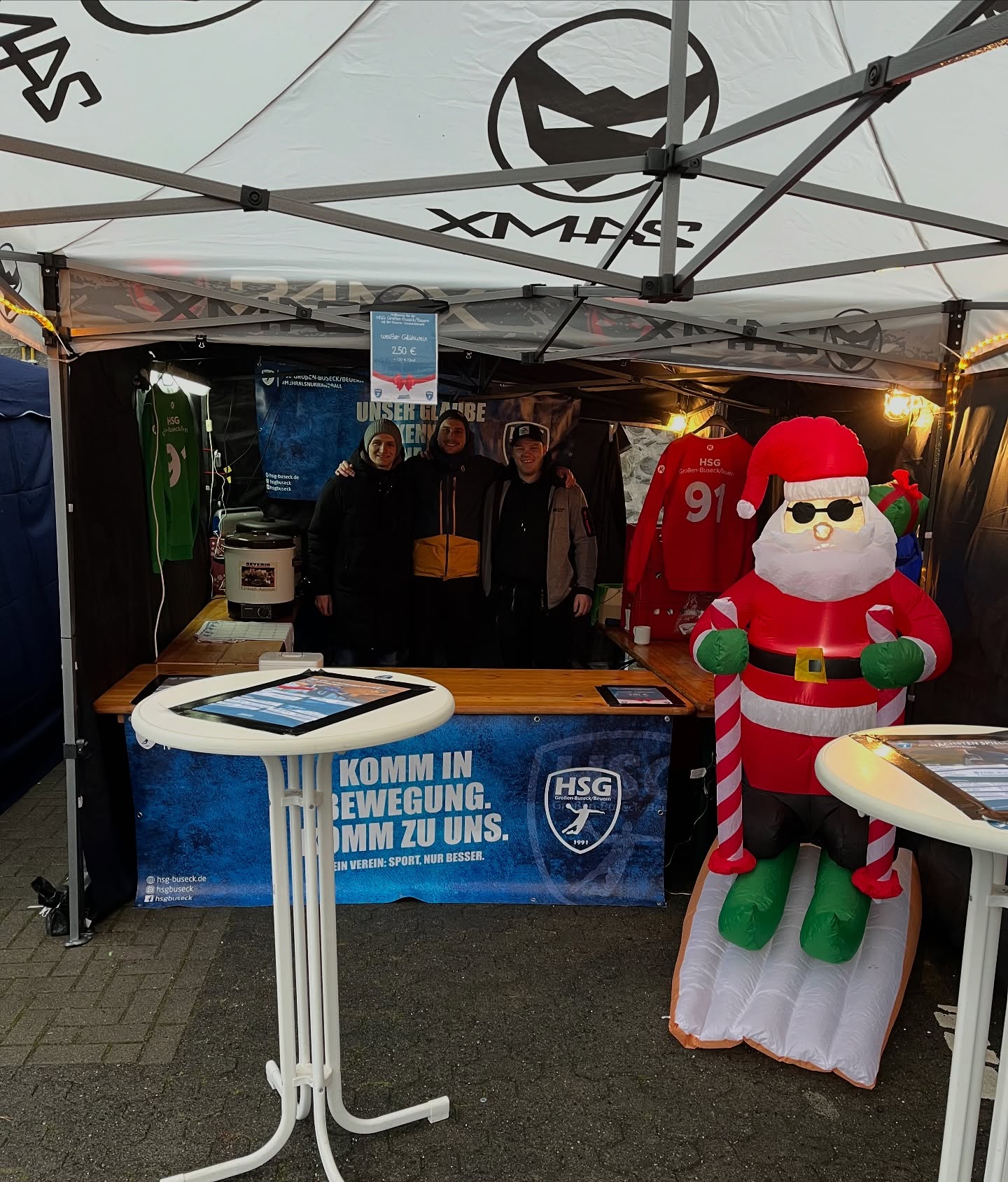 Wir sind heute auf dem Beuerner Weihnachtsmarkt vertreten.
Kommt vorbei und holt euch einen heißen Glühwein 💙🎅🏽