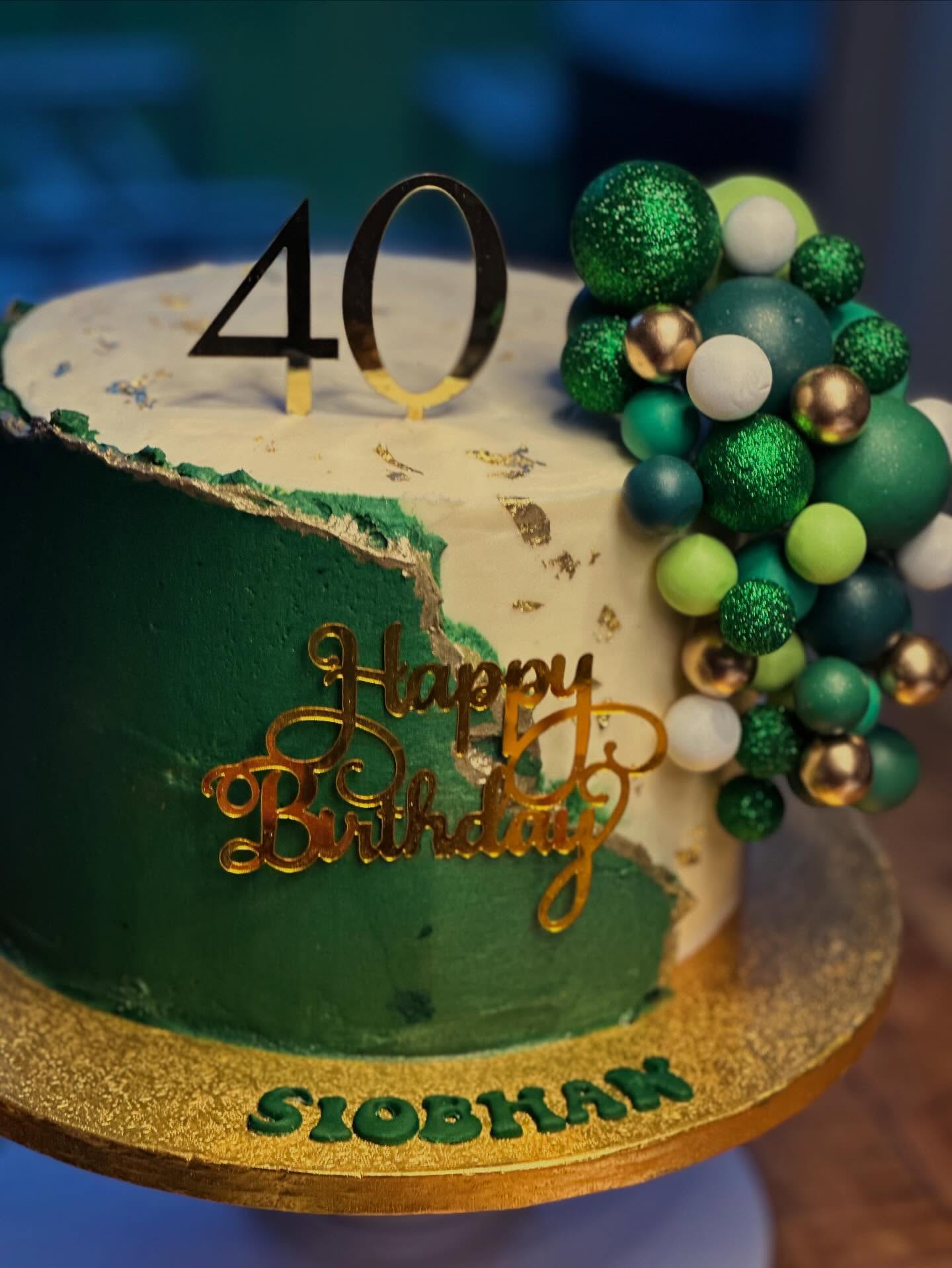 Exquisite design making this 40th birthday truly unforgettable. 3 layers of chocolate fudge cake filled with delicious chocolate buttercream finished in gorgeous green, cream and gold #40thbirthdaycake #birthdaycake #sayitwithcake #celebrationcake #birthdaycake