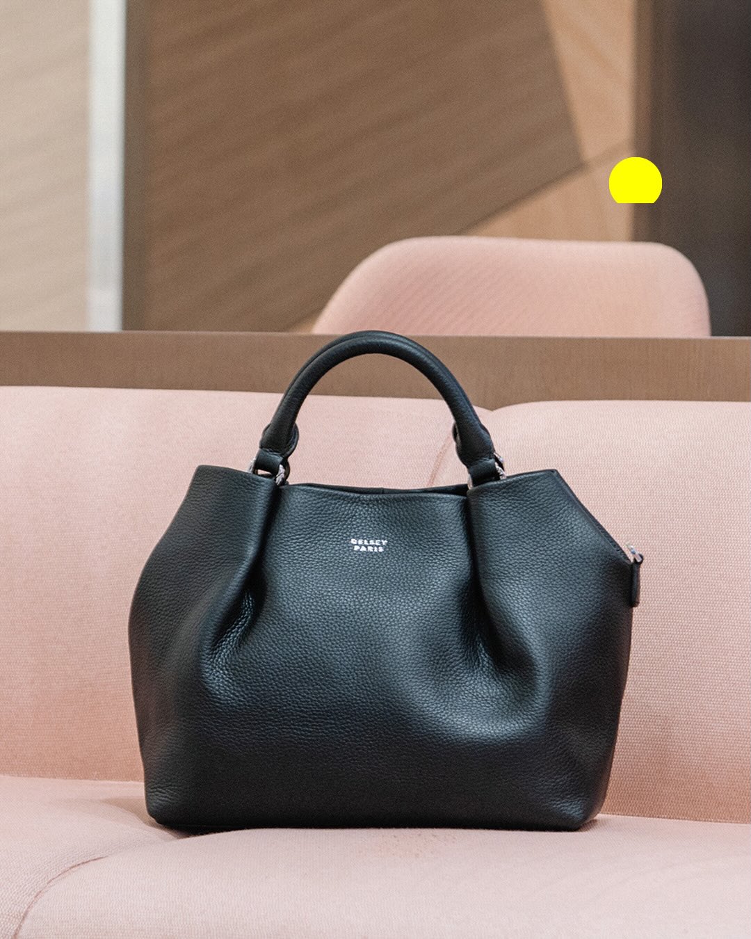 Meet your new go-to bag 💼
The Delsey Paris leather bag collection blends timeless style with everyday practicality - perfect for workdays, travel, coffee runs and everything in between.
Elegant, versatile and designed to move wit you, wherever the day takes you.
Want to stock our products? Send us a message or check the link in our bio!
#DelseyParis #Handbags #FashionAccessories #Essentials