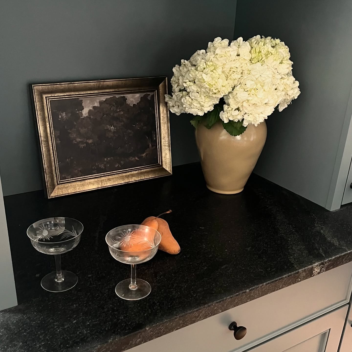 Little behind the scenes moment of last week's photoshoot. Can't wait to share all of the details on this special project.