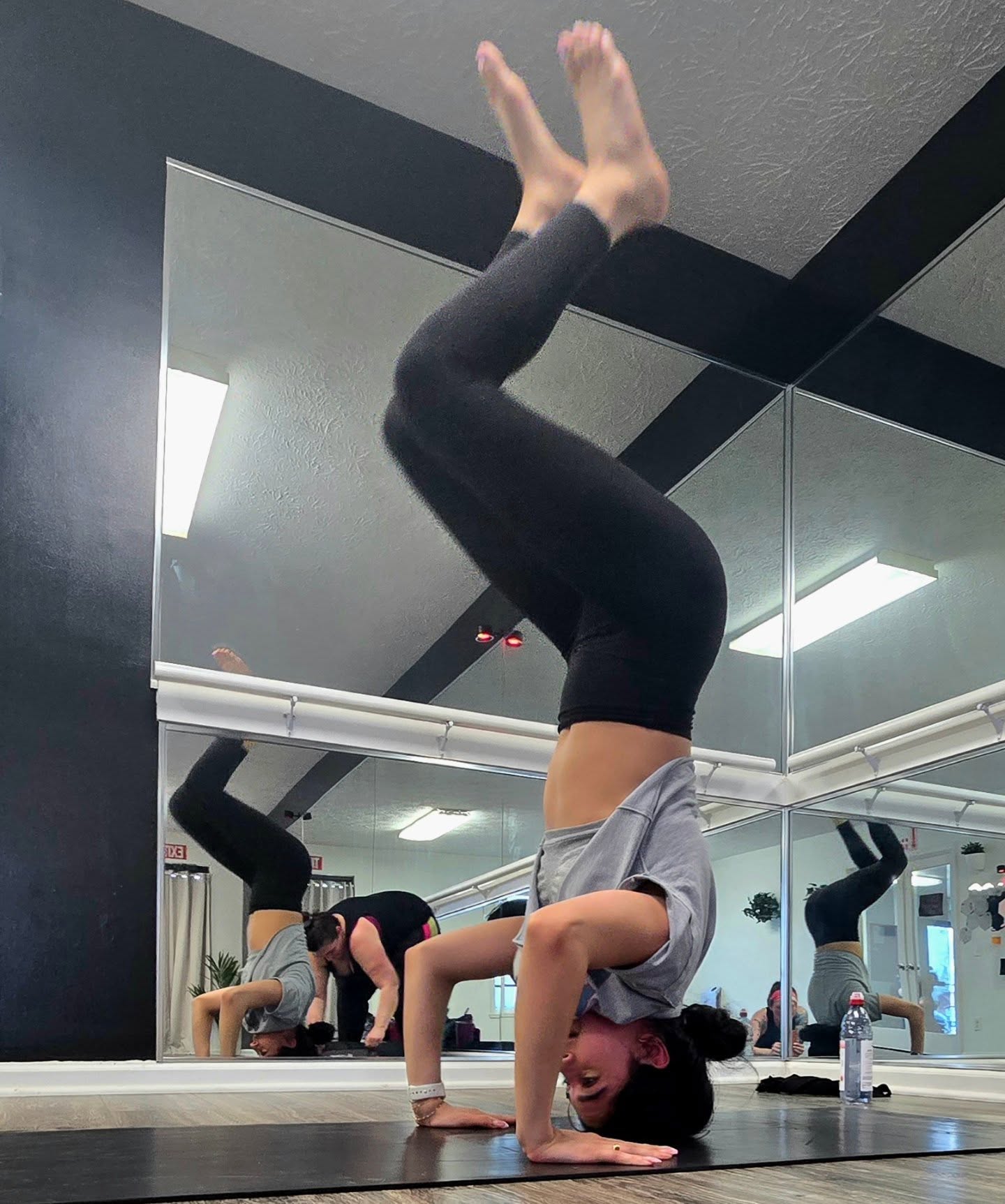 Just a yogi working on her head stand... and killing it 🔥🔥
#hotyogastudio
#rebelfitstudio #rebelsalwaysrise #avonindiana
#HendricksCountyIN