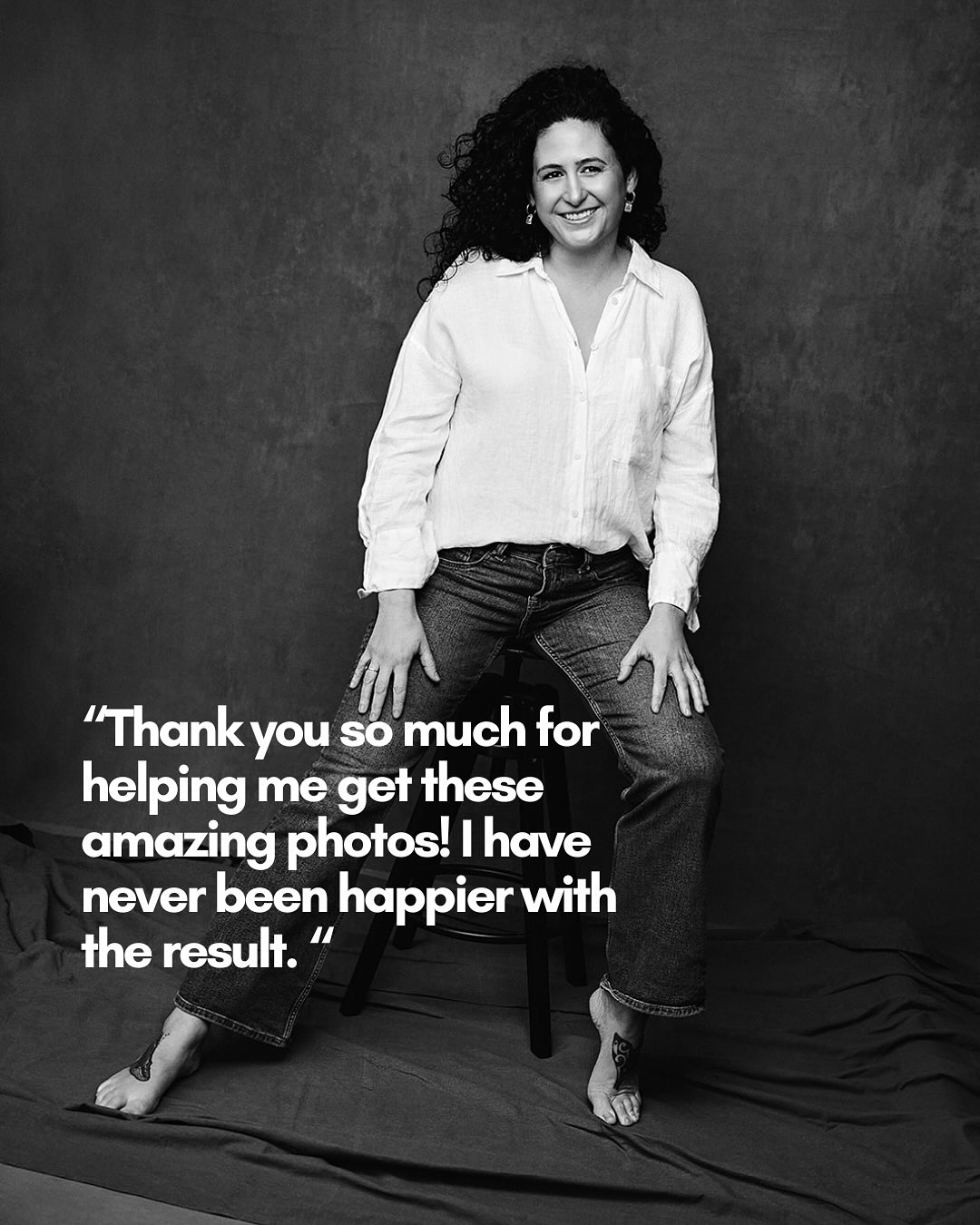 Client review ♥️
Elizabeth kwam oorspronkelijk langs voor professionele portretten. Als dat het doel is zitten we nog steeds in een bepaalde rol die we willen vervullen: er professioneel uitzien, betrouwbaar, zelfzeker overkomen, enzovoort. Totally fine! MAAR ik fotografeer ook heel graag de échte versie van wie jij bent. Gewoon jij zoals je bent zonder dat je je anders hoeft voor te doen. Dus ik stelde voor om ook wat spontane, tijdeloze foto’s van haar te maken. En ze mocht daarbij ook door mijn client closet gaat om er stuks uit te halen die ze bij haar vond passen.
Haar & make-up @elise.vanderbruggen
#portretfotograaf #tijdlozefotografie #tijdloosportret #portretfotograafleuven #portretfotograaf #portretfoto #portretfotografei #studioleuven #fotostudioleuven #fotograafleuven #fotostudio
