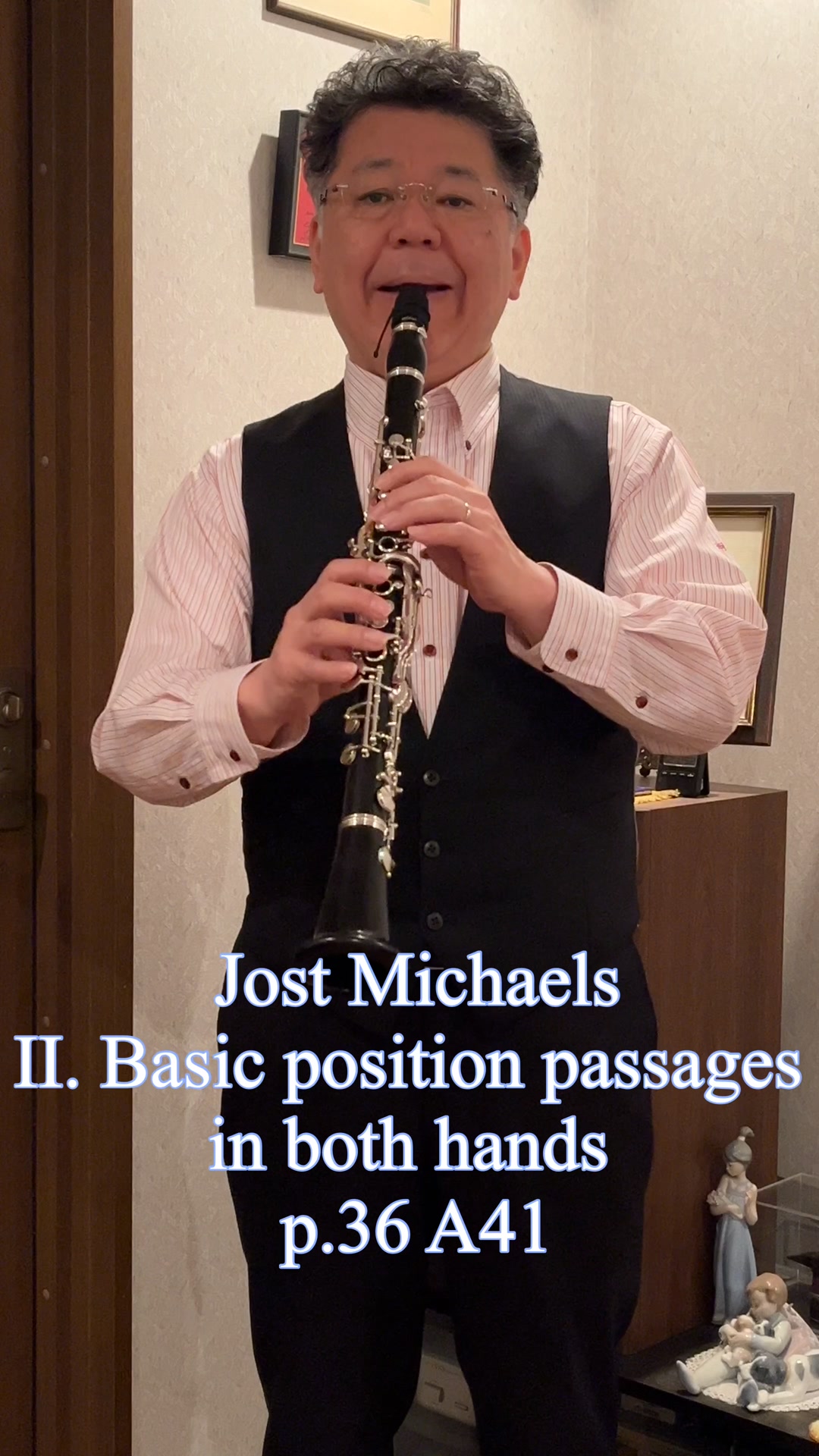 Jost Michaels
II. Basic position passages
in both hands
p.36 A41
クラリネット奏者青山秀直が使用している楽器は、エーラーシステムのクラリネット。この楽器は長い歴史を持ち由緒あるドイツのH.Wurlitzerの工房で作られたものです。青山秀直はH.Wurlitzer公認アーティスト。クラリネットを演奏する上で欠かせない基礎練習やエチュード、青山秀直が日々口ずさむように演奏したレパートリーを紹介します。