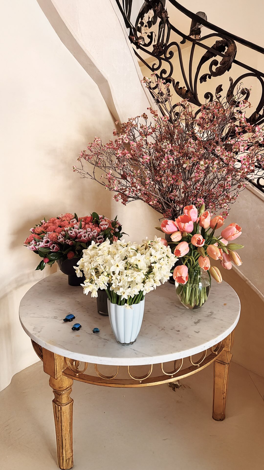 A floral setting created for Nowruz.
From the central table to the surrounding space, every detail was designed to mark the Persian New Year with color, beauty, and a sense of occasion.
#NowruzDecor #PersianNewYear #FloralDesign