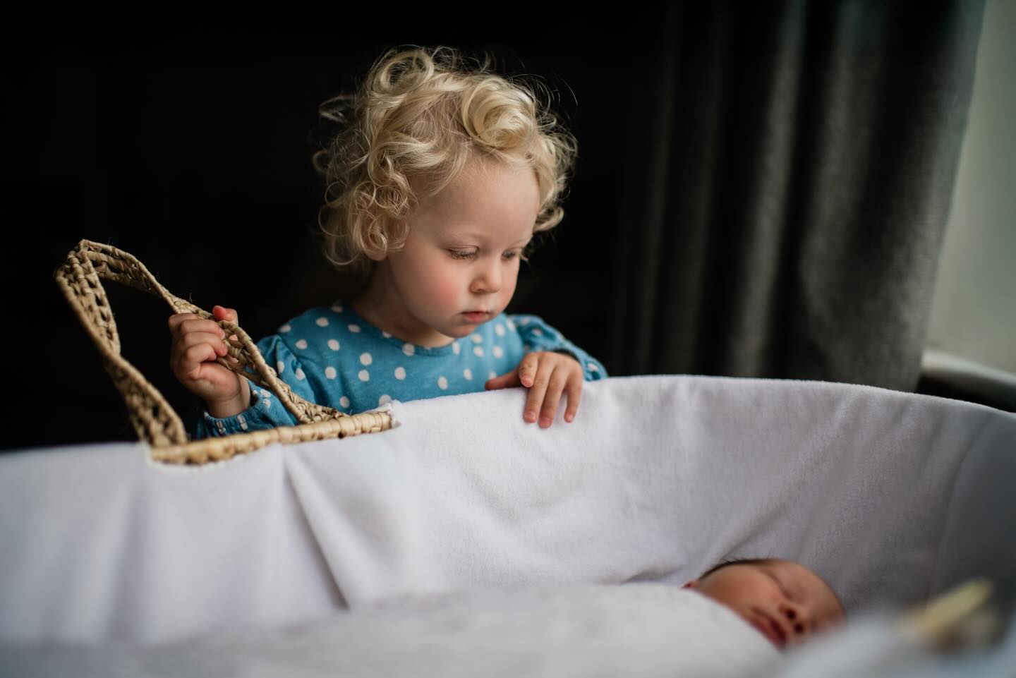 Tiny baby, proud siblings and all the in-between moments 🤍
Where it all begins.
#newbornphotographyDurham
#newbornshootathomedurham
#naturalnewbornphotography