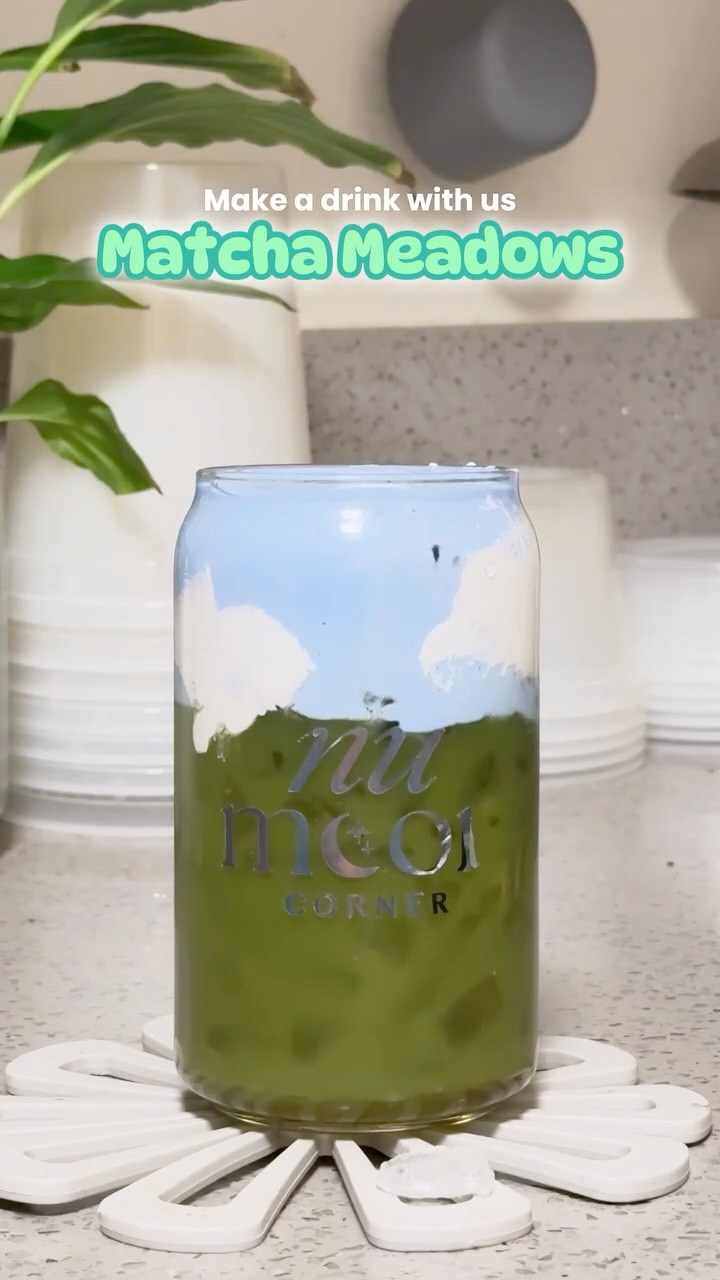 Our favorite thing about San Diego is that since most of our produce is available year around, we can make cozy fall flavors that get dressed up in Spring time vibes.
@fatdaygo sold this drink at our last sales event! She made a toffee apple matcha base, and a toasted marshmallow, blue spirulina cream top, making it festive in the ways you would want it or need it!
Comment "marshmallow" down below if you guys like being involved in our ever changing drink menus! <3
#matcha #marshmallow #spring #springequinox #ostra #numoon