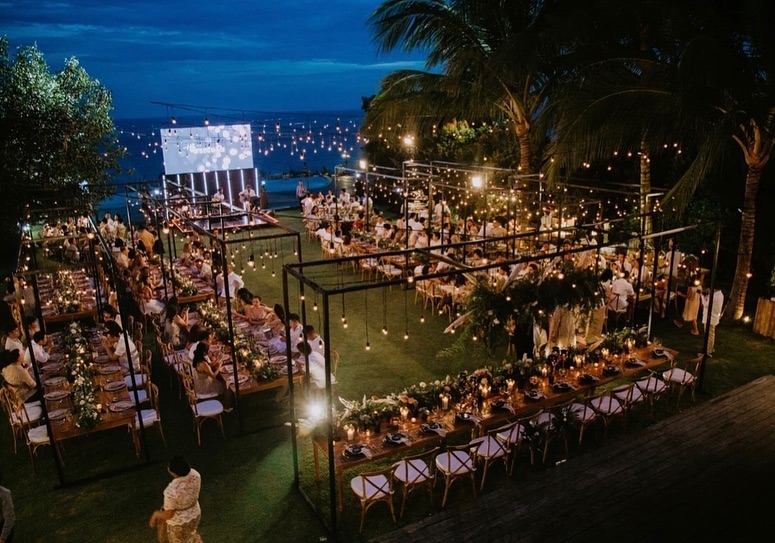 Dreaming of a magical wedding in Bali? 🌴 From pristine beaches to lush jungles, Bali offers breathtaking venues that make your special day unforgettable.
@baliwonderfuldecor
#luxurywedding #weddingplanner #bali #baliindonesia #destinationwedding #baliwedding #villaweddings