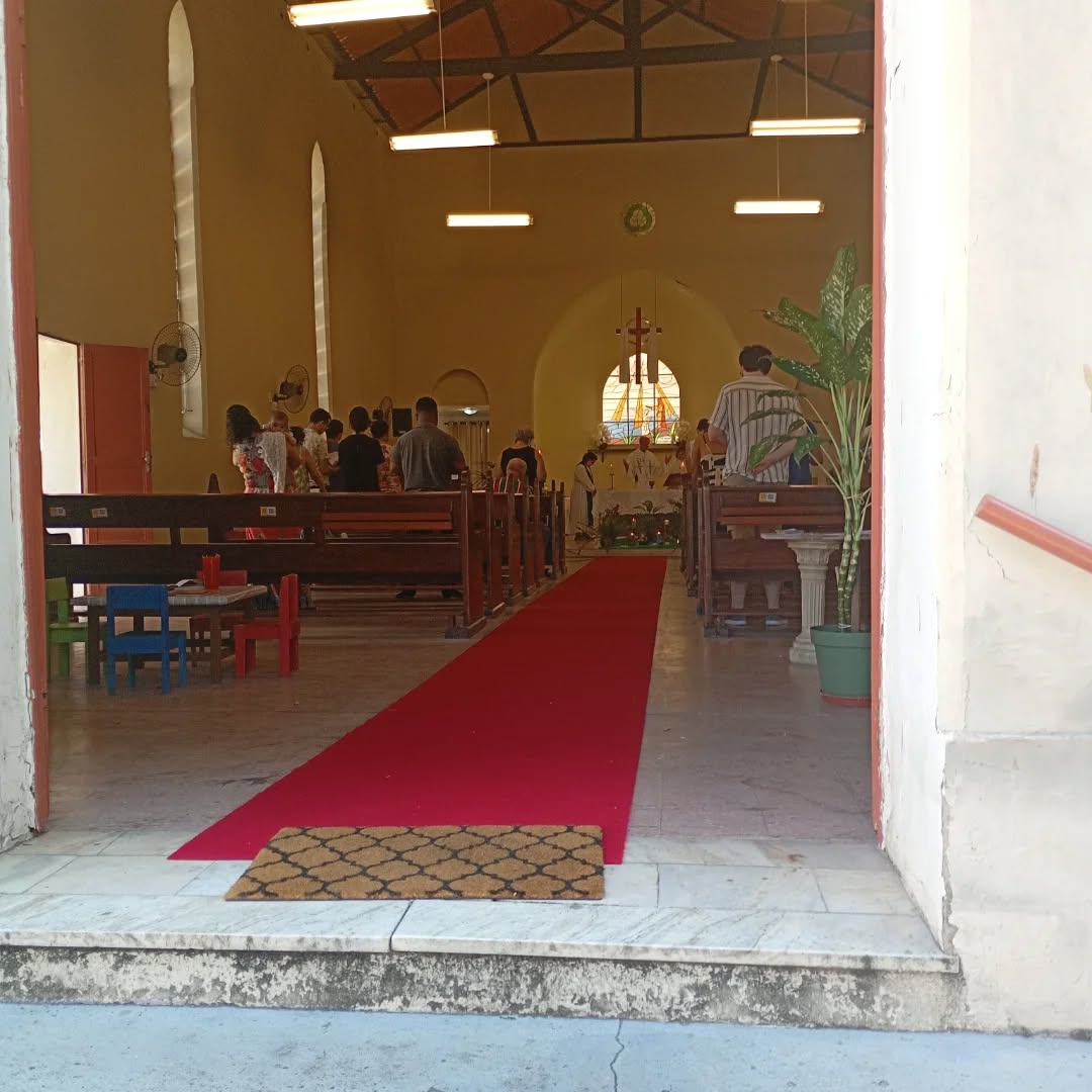 Registros da celebração do 1° Domingo de Páscoa.
Ressuscitou, Jesus vive ! 😍🙌🏿
O amor vence... A luz reacende no encontro. 🕯️
#darj
#ressureiçãodecristo
#anglicanameier
#anglicancommunion
#igrejaanglicana