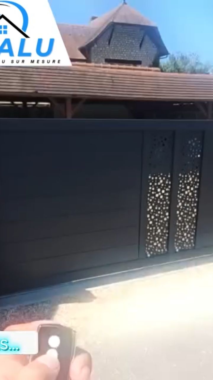 🚪 Le savoir-faire GMS ALU au service de votre extérieur 🚪
Réalisation complète comprenant :
✔️ Dépose de la haie existante et de l’ancienne clôture
✔️ Remise à neuf avec clôture rigide
✔️ Boîte aux lettres encastrée
✔️ Installation d’un portail coulissant aluminium + Tôle décorative découpée laser
✔️ Motorisation Kinggates
✔️ Visiophone pour un contrôle sécurisé des accès
✔️ Système Somfy connecté sur smartphone
✔️ Fabrication et pose sur mesure
📍 GMS ALU – Bureau à Pont-de-l’Arche (27340)
📞 02 35 91 07 23
📧 contact@gmsalu.com
👉 Un projet clé en main, esthétique et connecté : contactez nous pour votre aménagement extérieur !
#GMSALU #PortailCoulissant #PortailAluminium #RAL7016 #DécoupeLaser #ClôtureRigide #BoiteAuxLettres #MaisonConnectée #Somfy #Kinggates #MenuiserieAluminium #Normandie #PontDeLArche