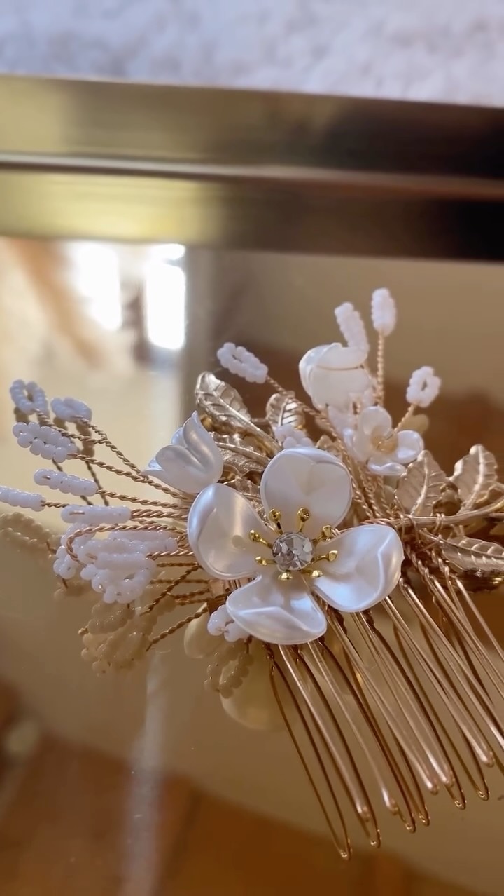 Ein kleiner Einblick ✨
Nur ein winziger Ausschnitt unserer Brautaccessoires. So viele besondere Stücke warten noch darauf, von euch entdeckt zu werden 🤍
Zeitlos, elegant & mit viel Liebe ausgewählt 💍
#inweissbrautatelier #bridetobe #weddinginspo #details #brideaccessories