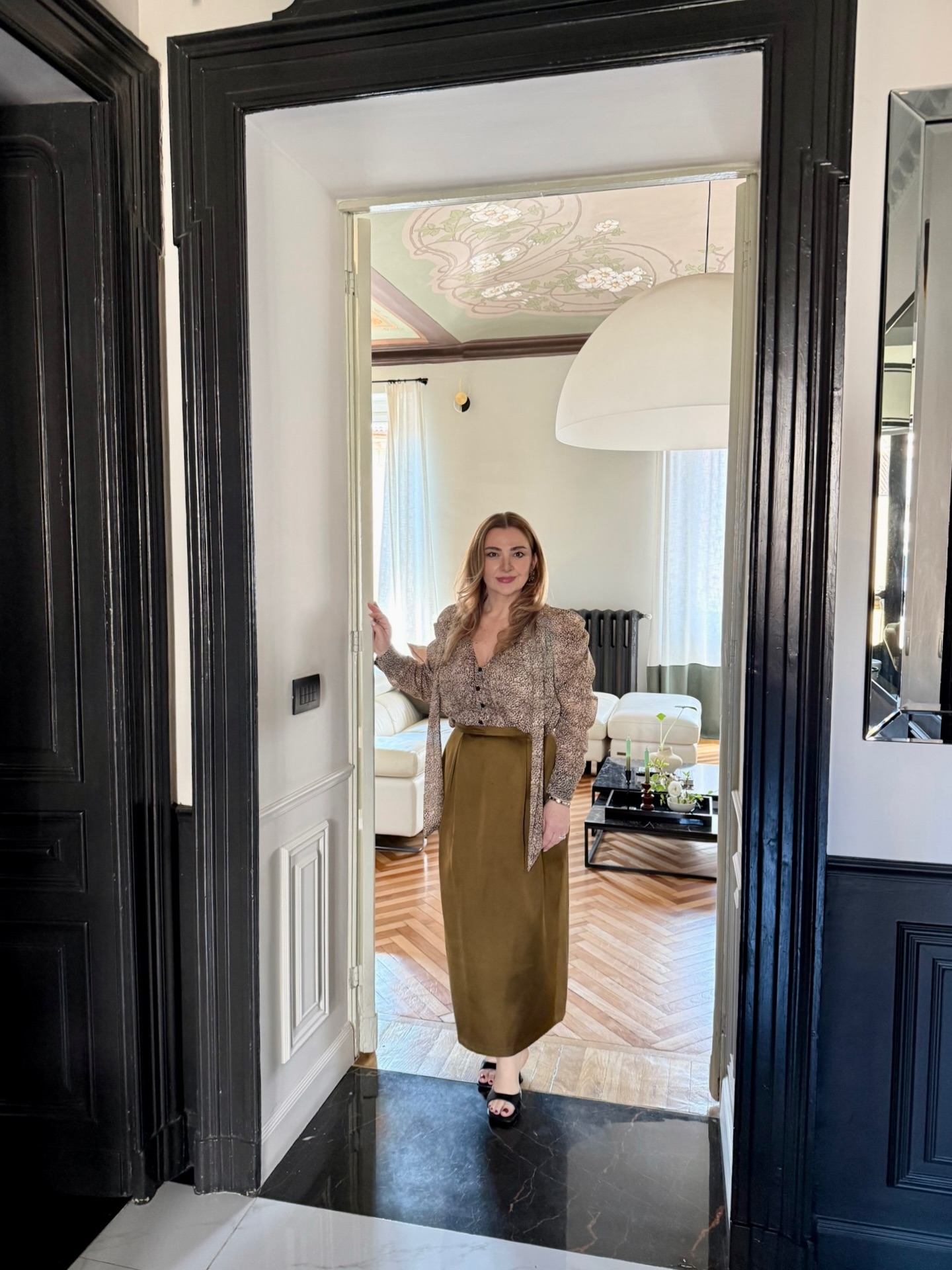 Easter lunch mode on ✨🥂
A Torino, mentre nostra figlia è a Barcellona e sentiamo la mancanza della famiglia in Brasile, ci godiamo uno speciale pranzo di Pasqua con amici meravigliosi. Sì, la vita è bella ✨
While our daughter is traveling in Barcelona and we miss our family in Brazil, we’re enjoying a beautiful Easter lunch in Turin with truly special friends. Yes, life is beautiful ✨🐣🥂