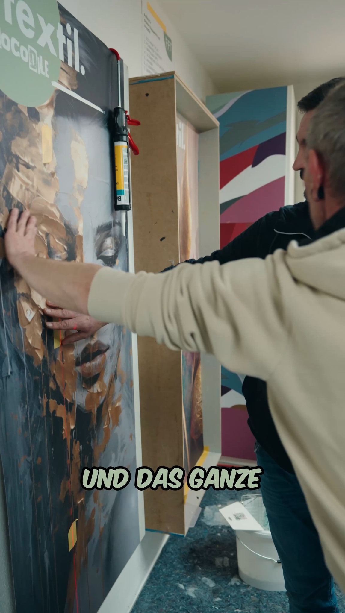 Das FFT crocodile ist von Haus aus nass abwischbar und reinigungsfähig 💧✨Perfekt geeignet z. B. für den direkten Nassbereich hinter dem Waschbecken.
Wenn eure Kunden jedoch mit Reinigungsmitteln arbeiten möchten, empfehlen wir die Versiegelung mit seal + hardener 🛡️ Damit wird das FFT crocodile chemisch und mechanisch hoch belastbar, für eine besonders robuste und langlebige Oberfläche 💪✨
So bleibt das FFT crocodile nicht nur schön, sondern auch alltagstauglich.
#handwerk #fugenlos #malerundlackierer #tapete #fftextil #crocodile #versiegeln #reinigungsfähig