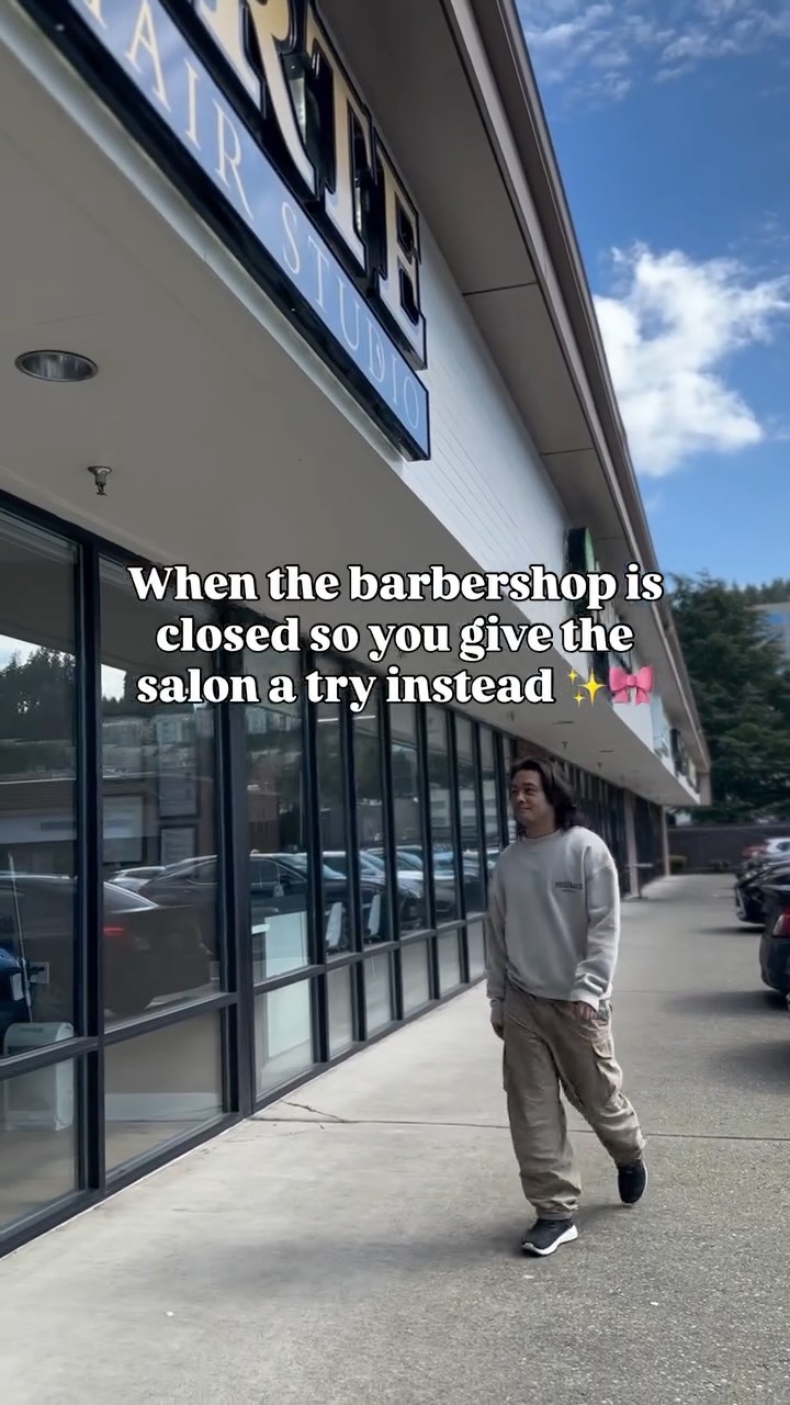 Wrong shop? Right decision. 🙂↕️🩷✨🫧
.
.
.
.
#artehairstudio #rentonwa #salonreels #bellevuewa #salonhumor