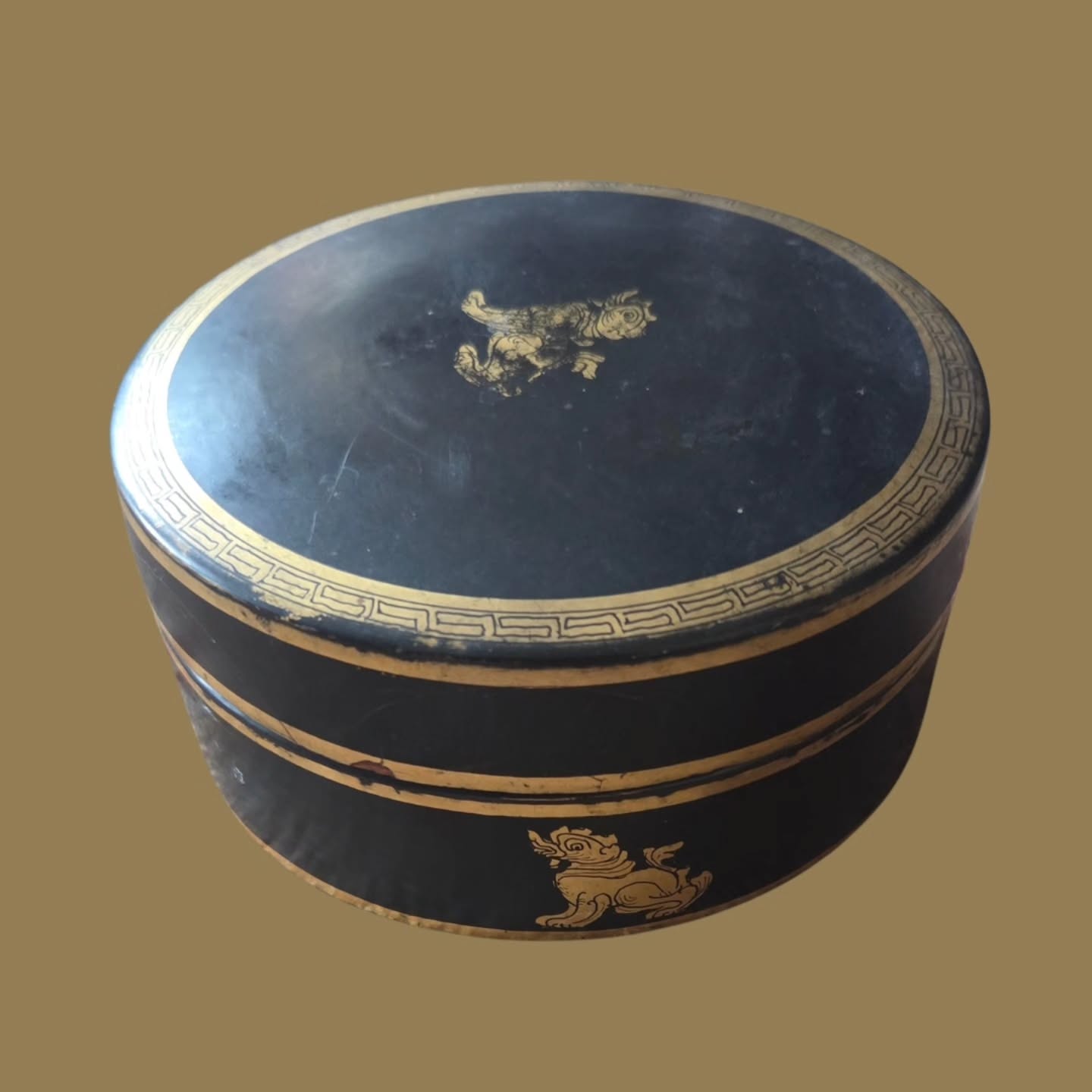 Vintage Black Lacquer Foo Dog Trinket Box – Chinoiserie Jewellery Pot with Gold Detail #stufftoyouandme #chinoiserie #foodog