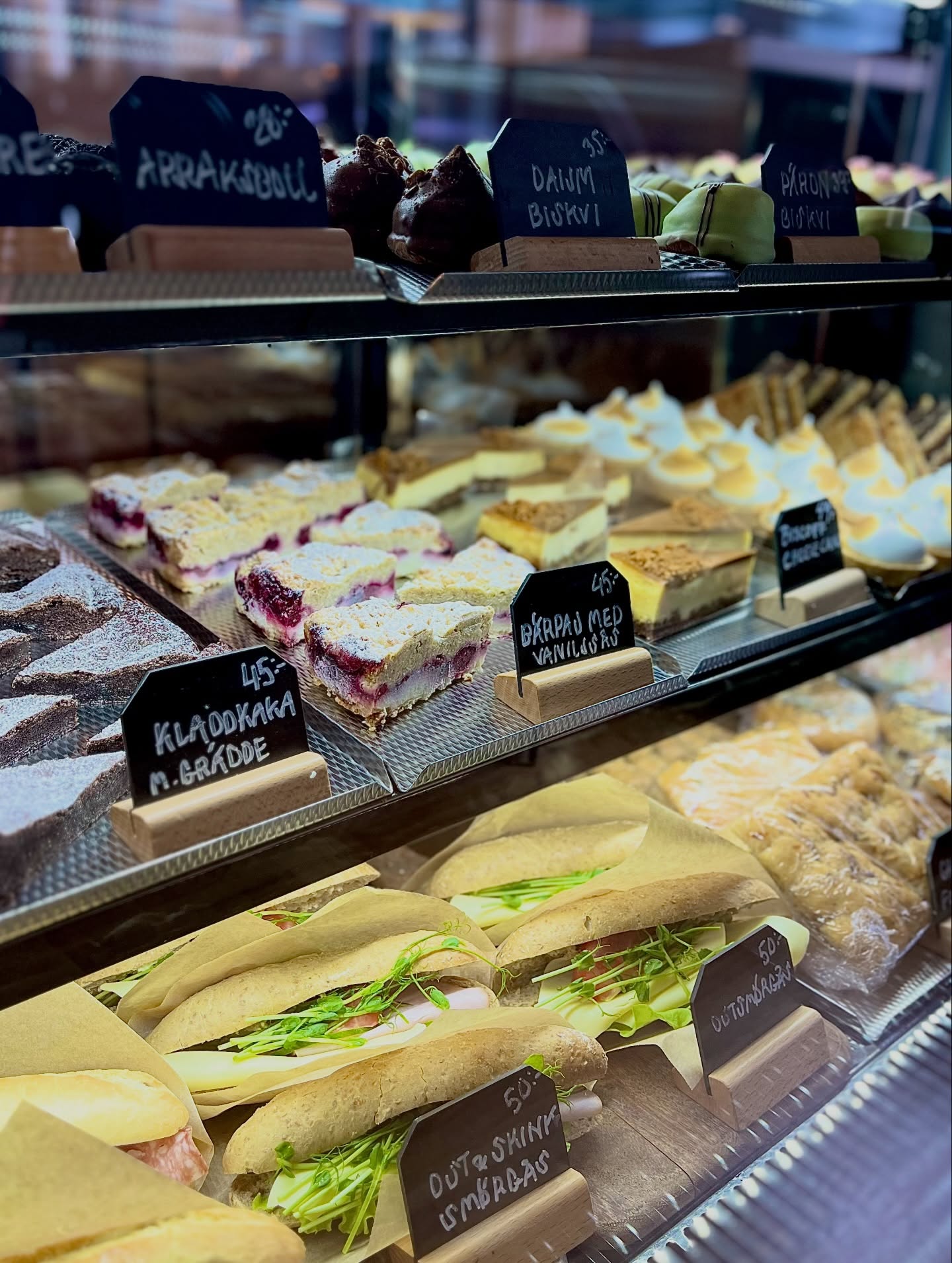 Äntligen har vi öppet igen 🥰
Hoppas att ni alla har haft en underbar påsk🐣
Vi har verkligen saknat er och ser så mycket fram emot att välkomna er tillbaka hos oss 🤍
Öppet idag
09.00–16.00
Välkommen🌸