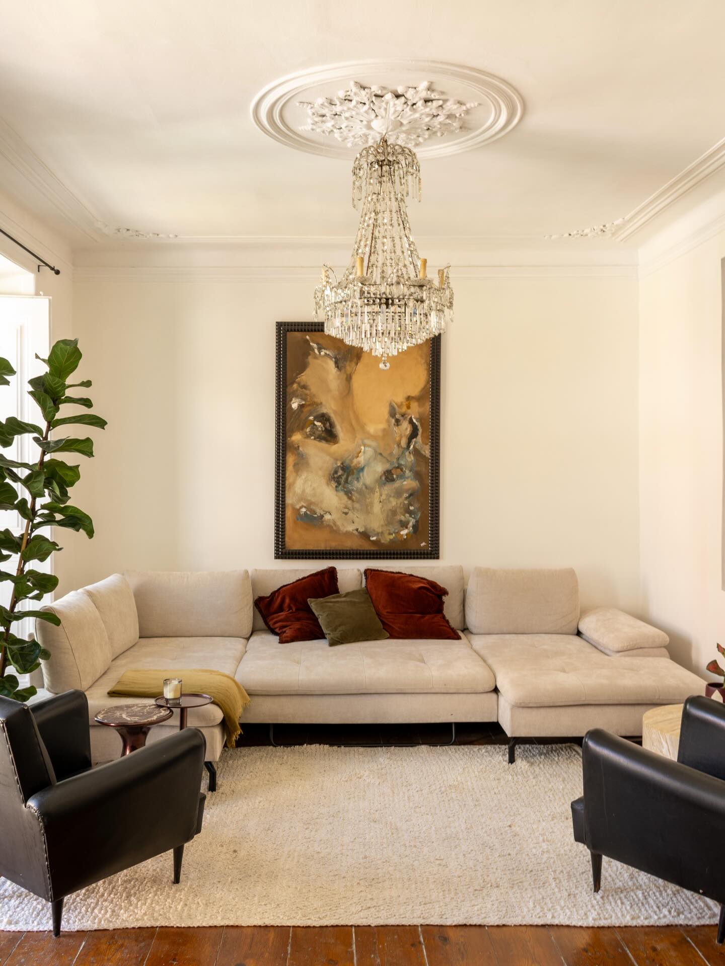 ENFILADE HOUSE: MORE THAN A NICE WORD TO SAY
An enfilade is a formal set of aligned doorways or passages leading from room to room. In this remarkable example, the ENFILADE HOUSE doors pairs with a set of windows allowing light to flow into the space and branch sideways into adjacent rooms.
In this House, rooms have natural light from the beginning to the end of the apartment; The enfilade is created along the house, the effect is strengthened by bringing in even more light from the two sides of the house.
In this beautiful example in Lapa the enfilade is used as passages along the window line to bring light through the doorways into adjacent rooms, and making a relatively modestly sized, 115sqm apartment feel palatial when viewed down the line.
A well layered-out space that enhances relaxation, supports connection, and elevates everyday moments. Two well appointed bathrooms, two bedrooms, an office or walk-in closet, dinning room, balcony and to bring it all together, the river view from Tagus River, Lisbon.