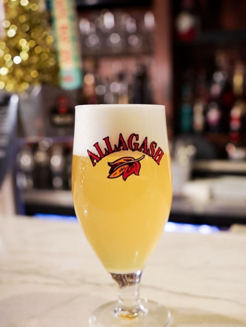 A good pie deserves a proper pour. 🍕🍺
Cold, crisp beer and pizza are simply a match made in heaven. #MrBrunos
#lyndhurstnj #beer #njpizzaria #njeats