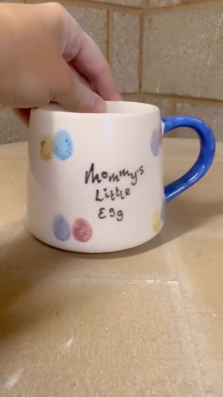 Mini eggs + a mug = the perfect Easter combo š£š
How cute is this little design?
The sweetest way to sip your brew this Easter š«ā
Happy Easter everyone! ⨠#solihullmums #firedcrafts #solihull #Easter #babyprints