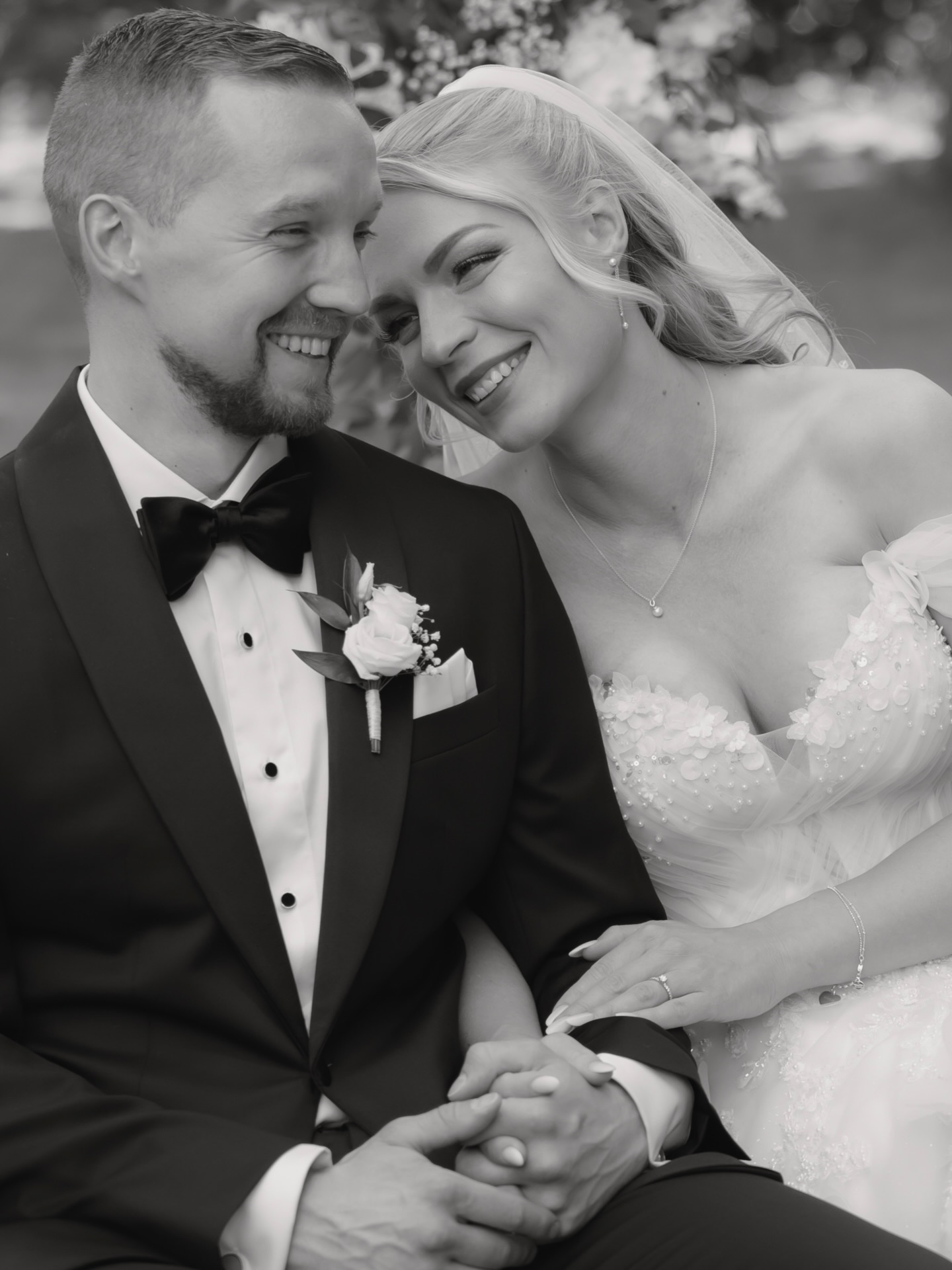 Die freie Trauung von N & M war einfach unvergleichbar. ✨
So voller Gefühl, so persönlich und so wundervoll echt. Jeder Moment hat gezeigt, wie besonders ihre Verbindung ist und wie viel Liebe in diesem Tag steckt. 🤍
#hochzeitsfotografie #hochzeitsfotografin #hochzeithamburg #hochzeithannover