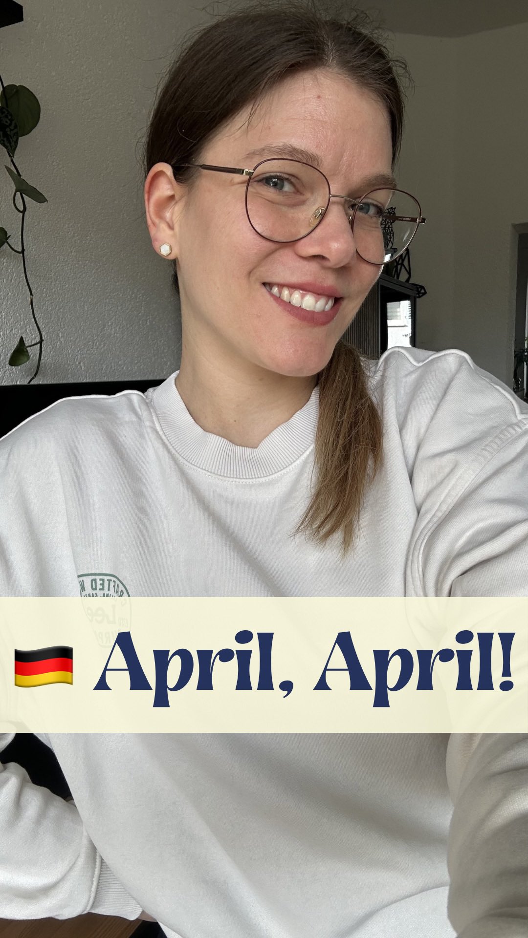 🚨 Dein Auto wird abgeschleppt! … oder doch nicht? 😅
Heute ist der 1. April – und das bedeutet: Aprilscherze! 🎭
In Deutschland ist es Tradition, anderen kleine, erfundene Geschichten zu erzählen…Dann sagt man irgendwann „April, April!“, um zu zeigen, dass alles nur ein Witz war!
Also: Welcher Wortschatz passt hier auf Deutsch?
🇩🇪 der Scherz = der Witz
➡️ Am 1. April machen viele Leute Aprilscherze.
🇩🇪 jemanden reinlegen
➡️ Ich habe dich reingelegt.
🇩🇪 jemanden auf den Arm nehmen.
➡️ Ich habe dich auf den Arm genommen.
🇩🇪 jemanden verarschen
➡️ Ich habe dich verarscht.
🇩🇪 auf etwas reinfallen
➡️ Du bist darauf reingefallen.
💡 Das ist der perfekte Wortschatz, um solche Situationen natürlich und wie ein Muttersprachler zu beschreiben!
Erzähle mir in den Kommentaren, ob das neu für dich war oder du diese Tradition schon kanntest! 🇩🇪💬🤩
Liebe Grüße
Deine Deutschlehrerin
Verenita
🖤❤️💛
#deutschlernen #umgangssprache #wortschatz #deutschb2 #deutschc1