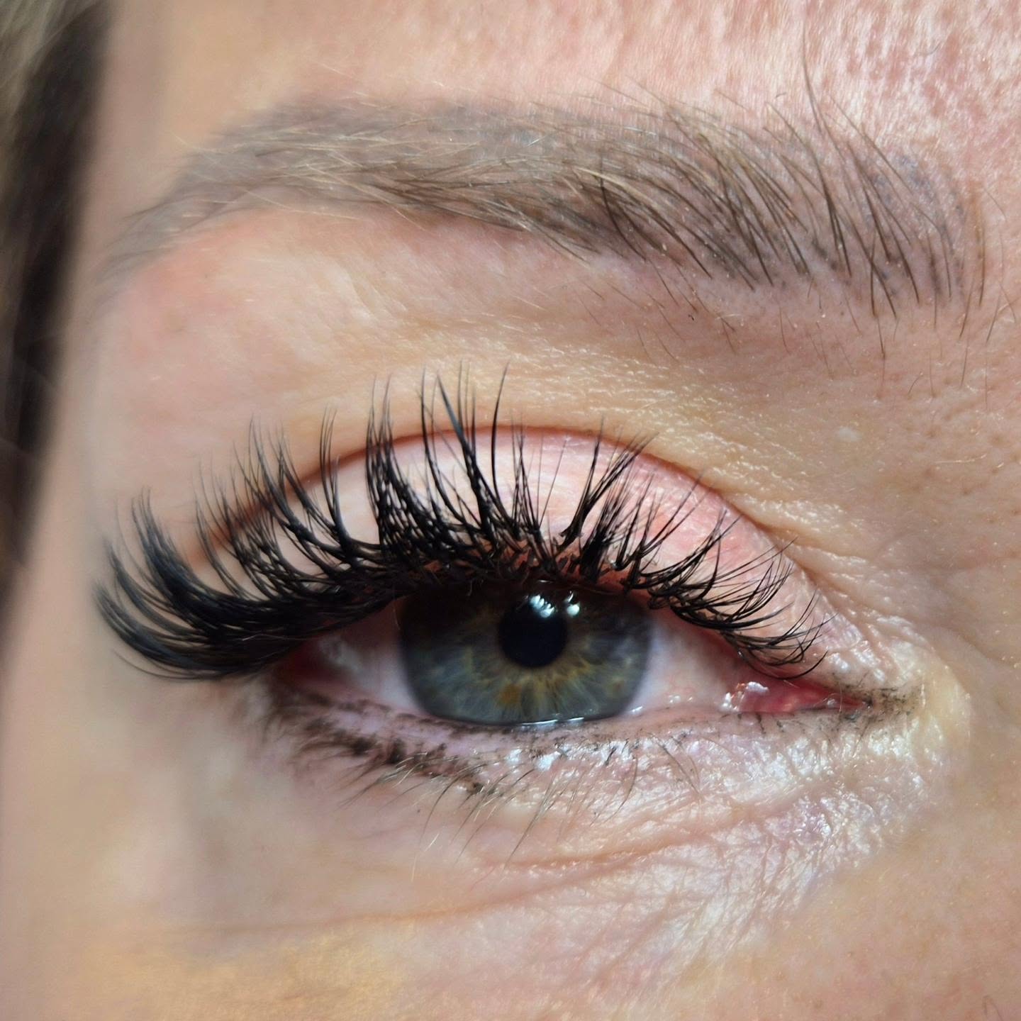 Wet lashes effect 💫#volumelashes #vippeekstensions #eyelashextensionsoslo #oslovipper #volumvipperoslo #vippeextensionsoslo #vipperextensions #vipperoslo #oslovipper #vipper #beautyoslo #vipperoslo #vipperartist#vipperfrogner #classiclashesextensions #eyelashdesign #vipperskøyen #vippermajorstuen #våtevipper #wetlashesoslo#vippeløftoslo #eyelinereffectoslo# eyeshadoweffect #whispylashes#mixvipperoslo#hybridvipperoslo#