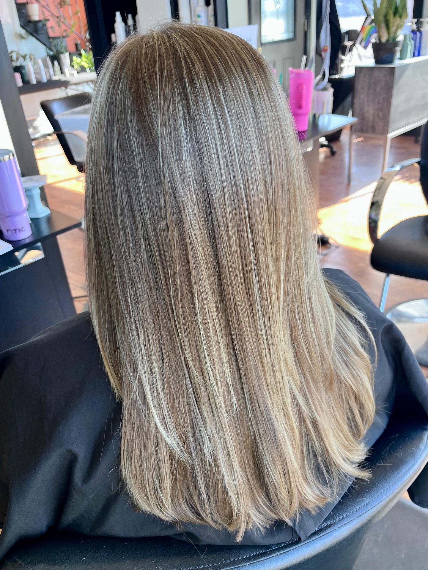 Blonde ambition, achieved! 🤭💚
Every blonde we create is designed to make you feel confident & radiant.
Book your perfect blonde appointment 📅
#rochesterhairstylist #blondehairgoals #hairstylistnearme #rochesterny