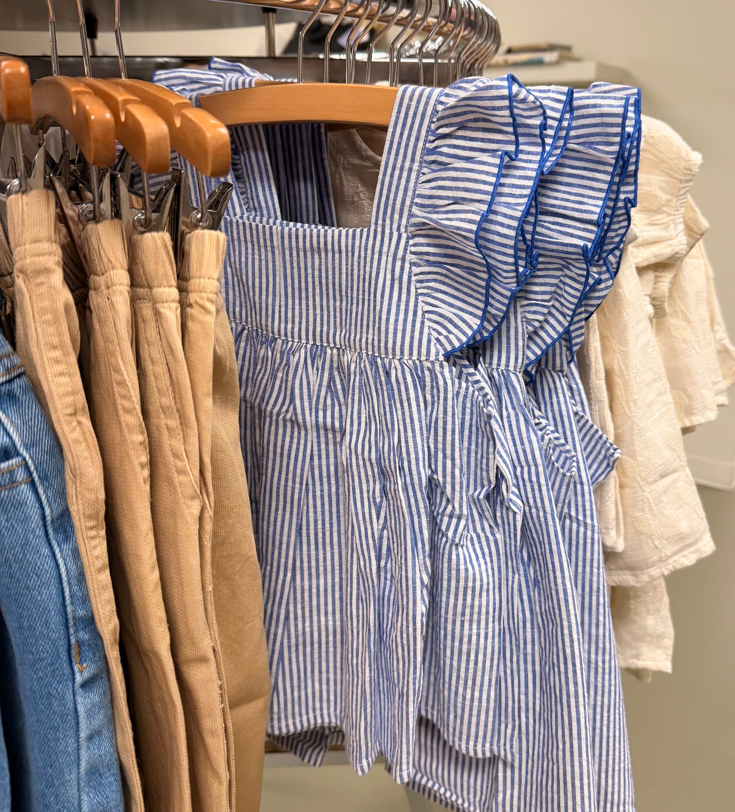 Classic details, thoughtfully made. Lightweight cottons and timeless silhouettes designed for everyday wear - pieces that feel as good as they look.
#SydasBoutique #KidsStyle #EverydayWear #TimelessDesign #OrganicStyle
